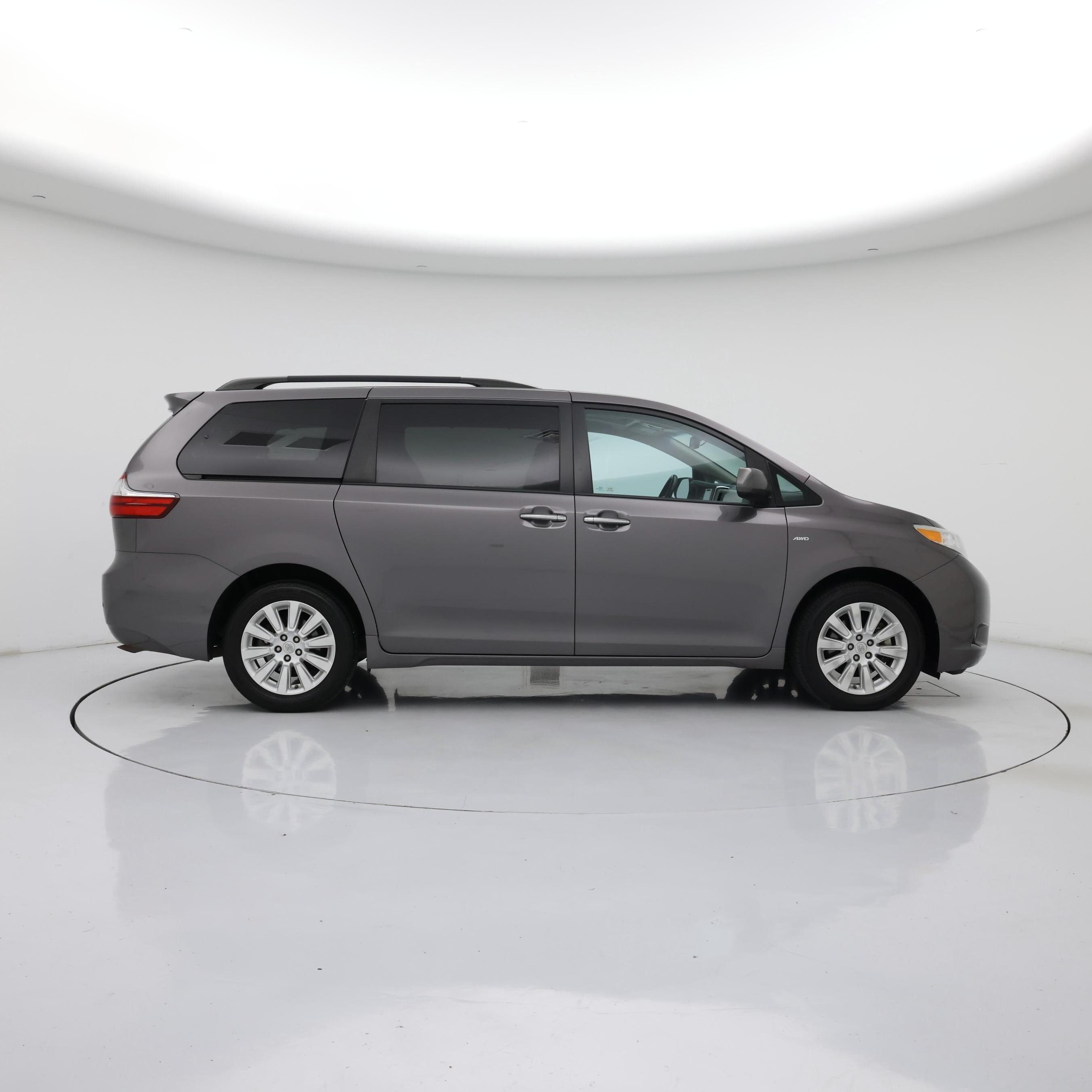 Thumbnail: 2016 Toyota Sienna - 7