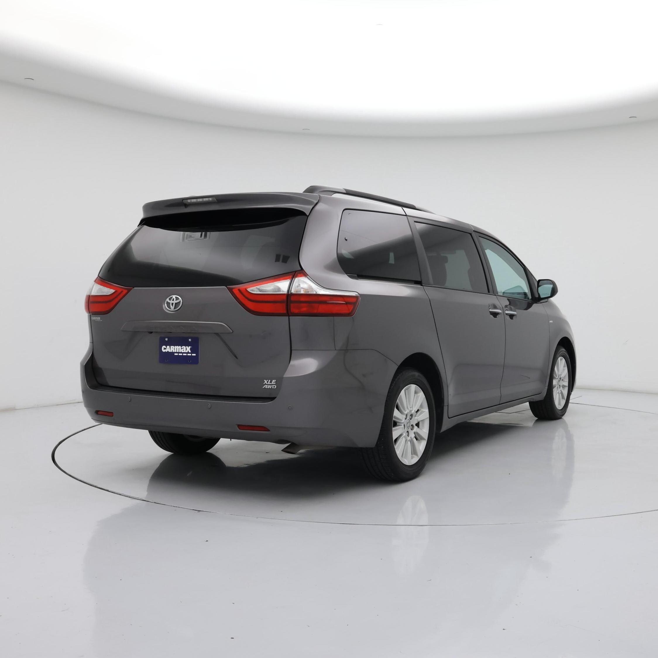 Thumbnail: 2016 Toyota Sienna - 8