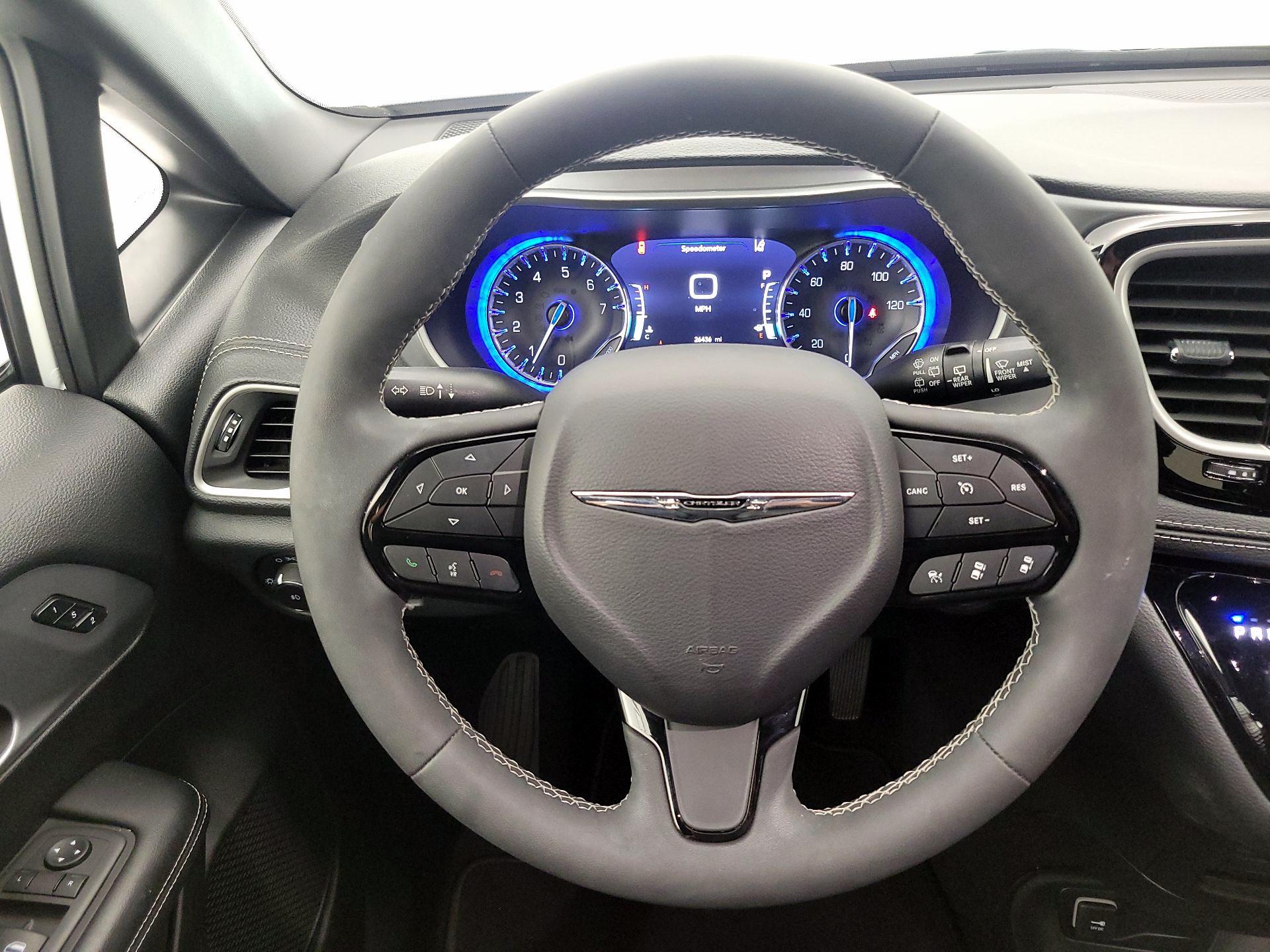 Thumbnail: 2023 Chrysler Pacifica - 10