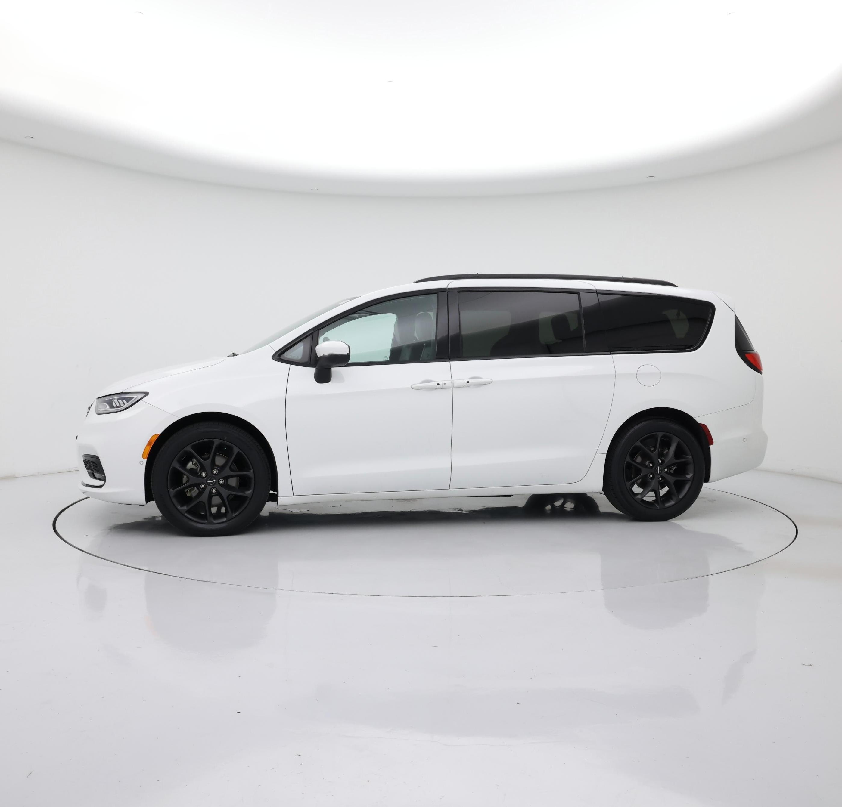 Thumbnail: 2023 Chrysler Pacifica - 3