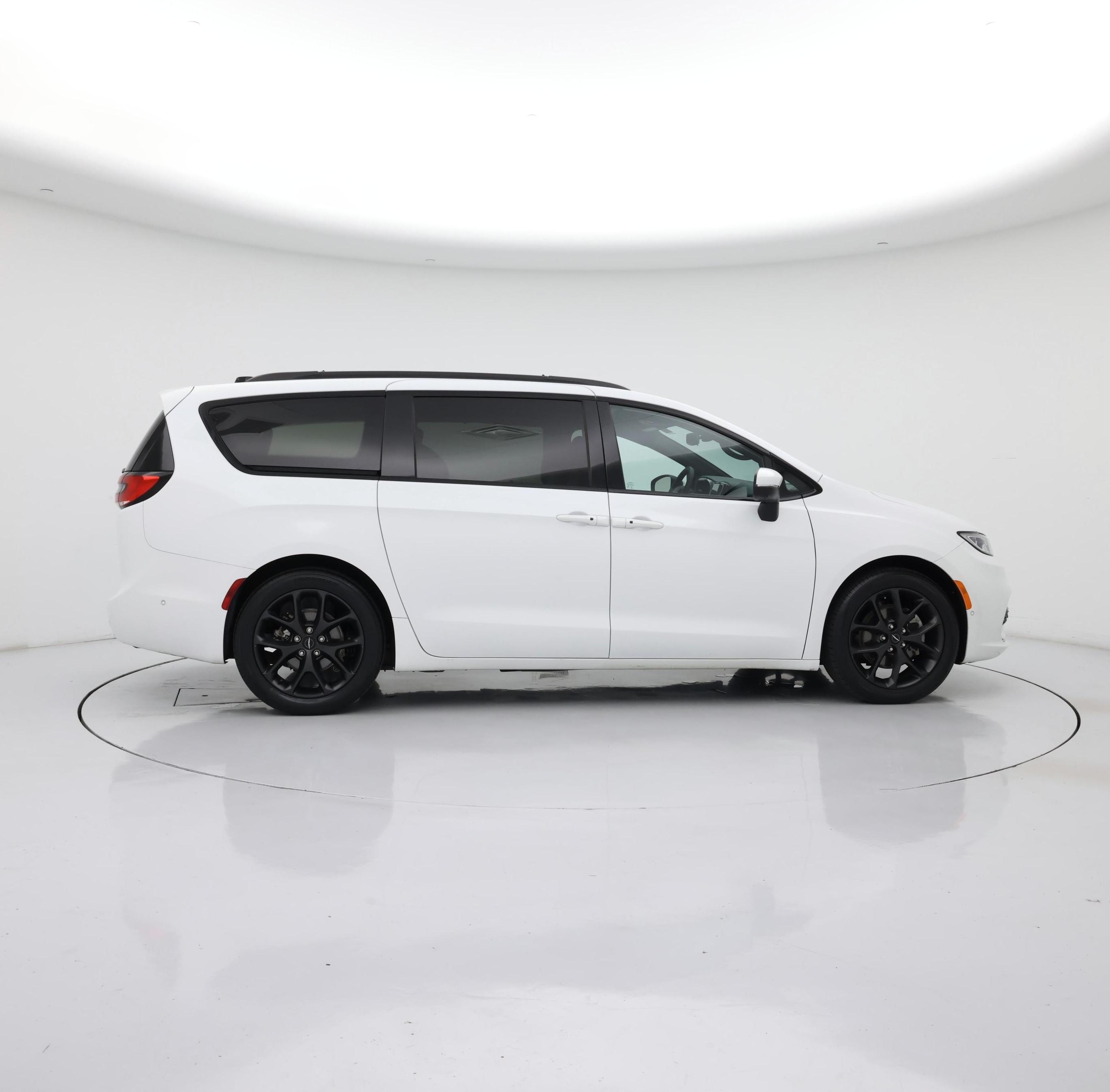 Thumbnail: 2023 Chrysler Pacifica - 7