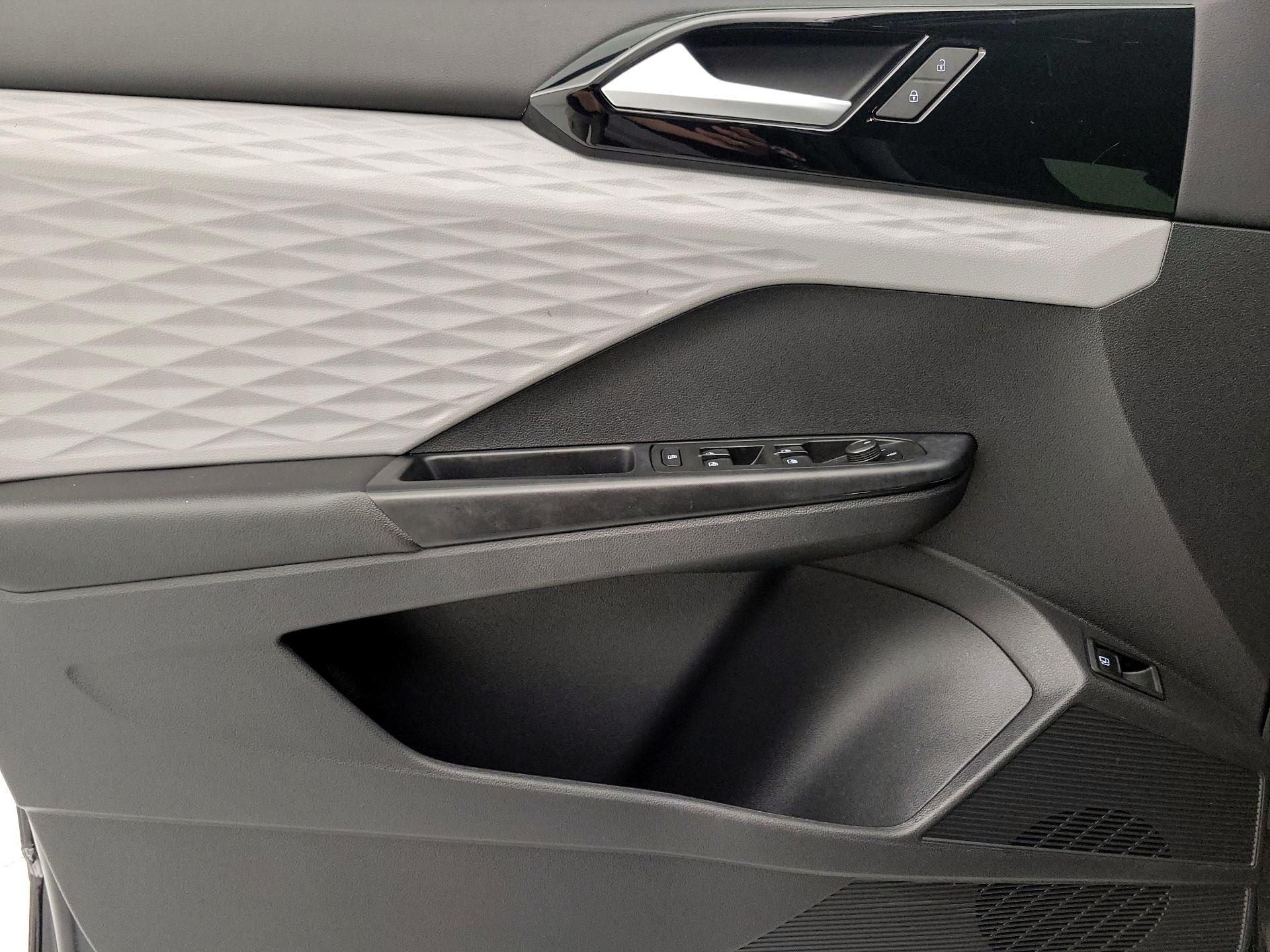 Thumbnail: 2022 Volkswagen Taos - 12