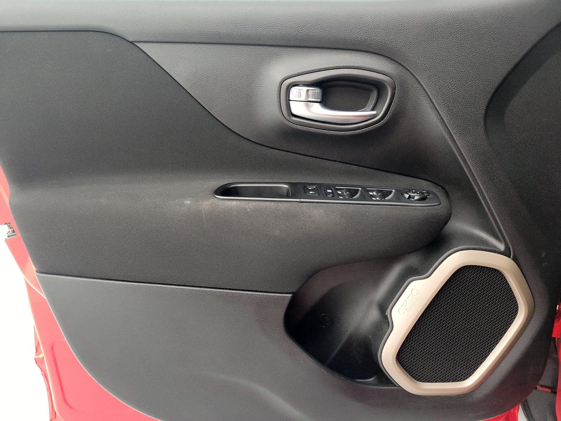 Thumbnail: 2016 Jeep Renegade - 12