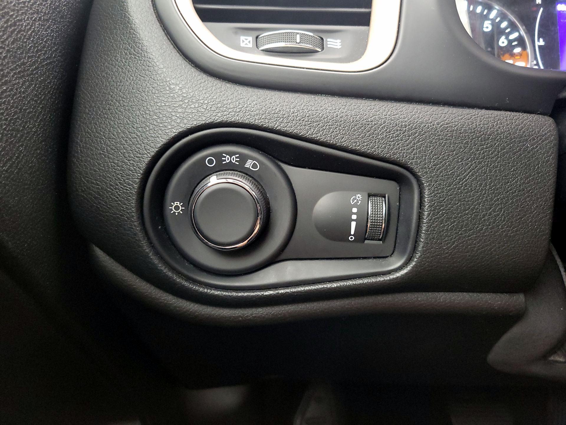 Thumbnail: 2016 Jeep Renegade - 13