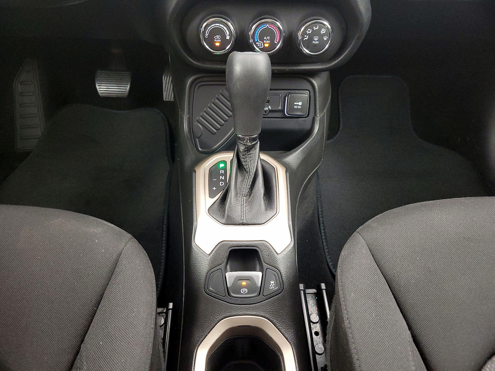 Thumbnail: 2016 Jeep Renegade - 18