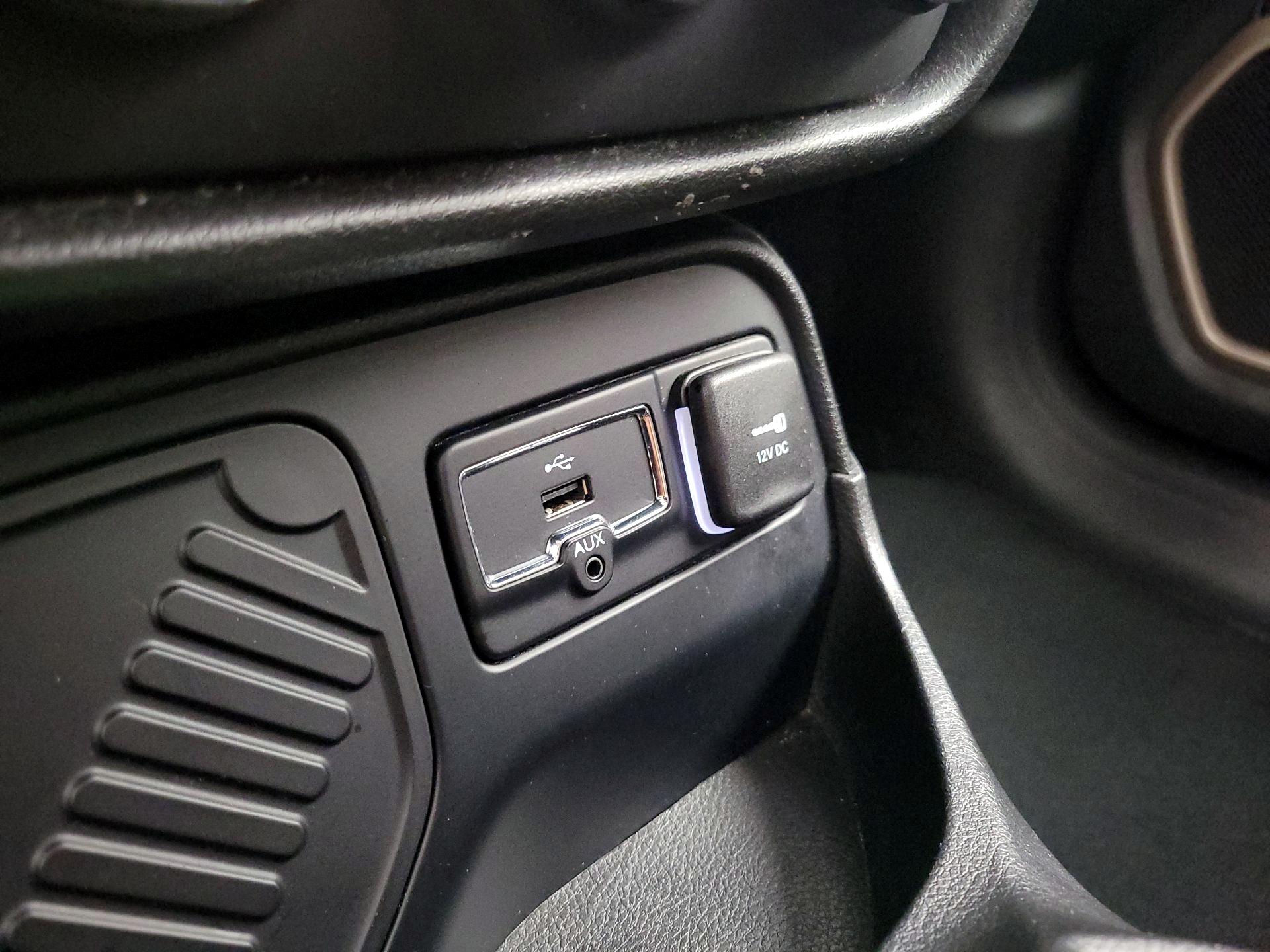 Thumbnail: 2016 Jeep Renegade - 19