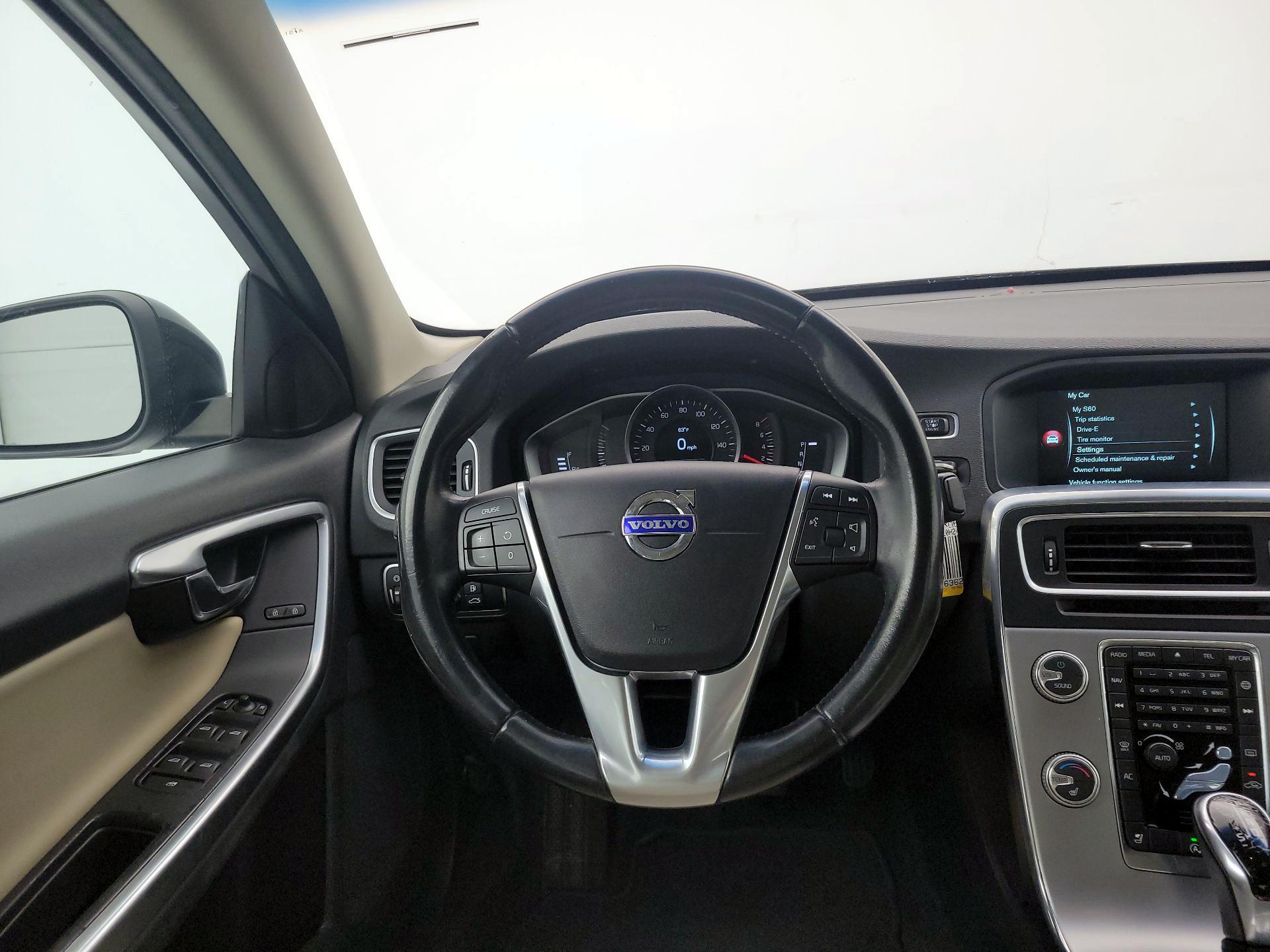 Thumbnail: 2017 Volvo S60 - 10