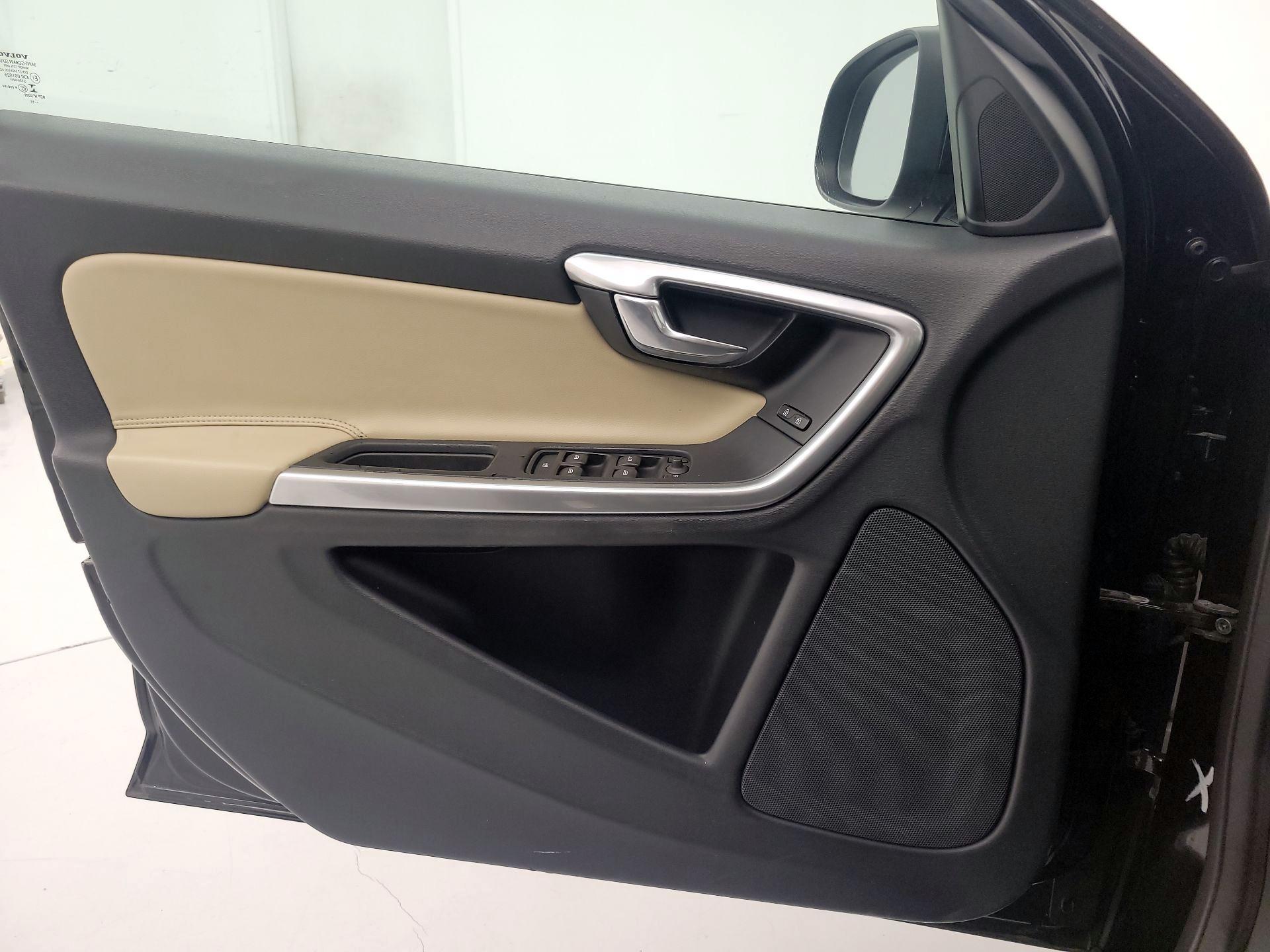 Thumbnail: 2017 Volvo S60 - 12