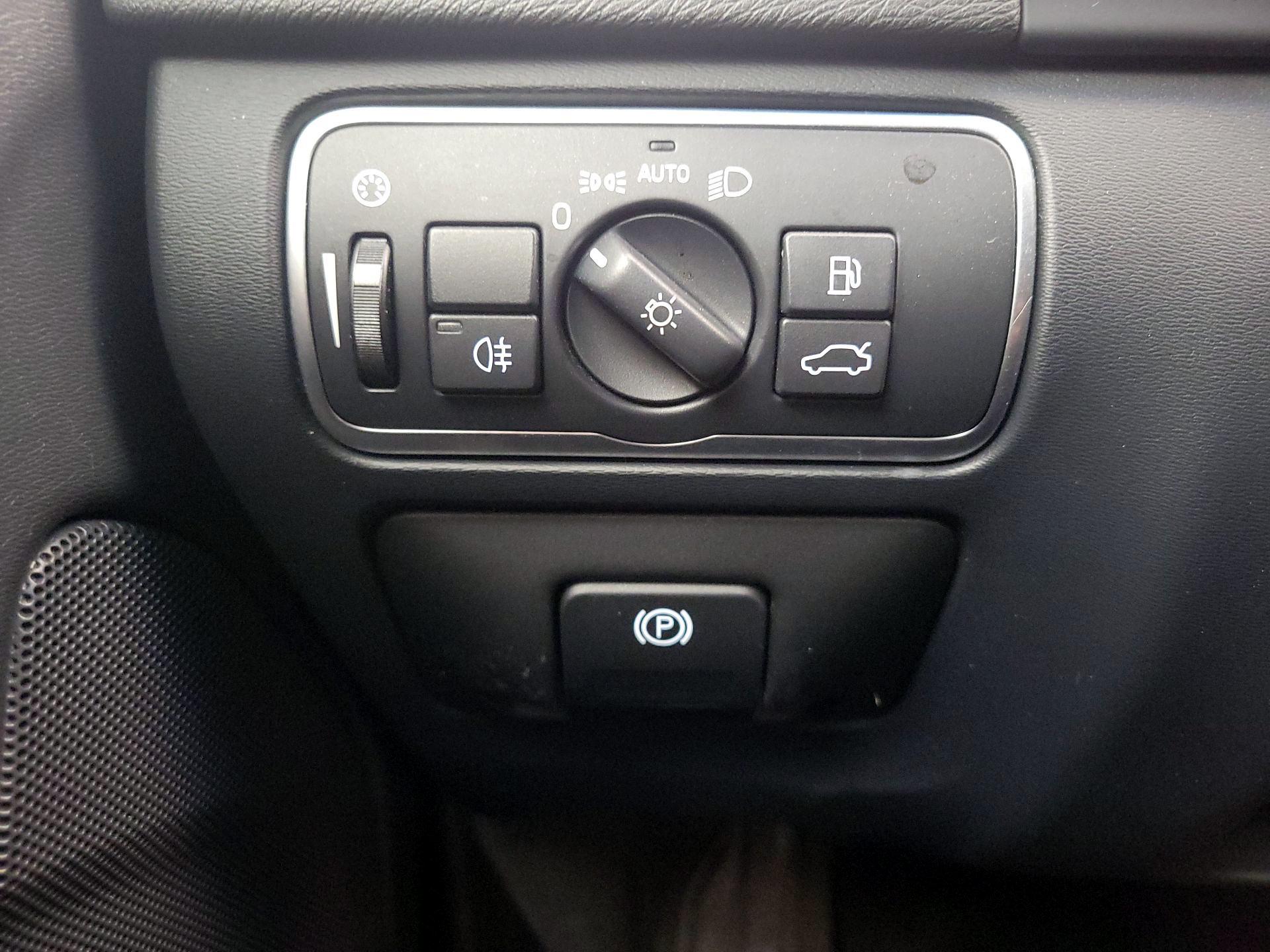 Thumbnail: 2017 Volvo S60 - 13