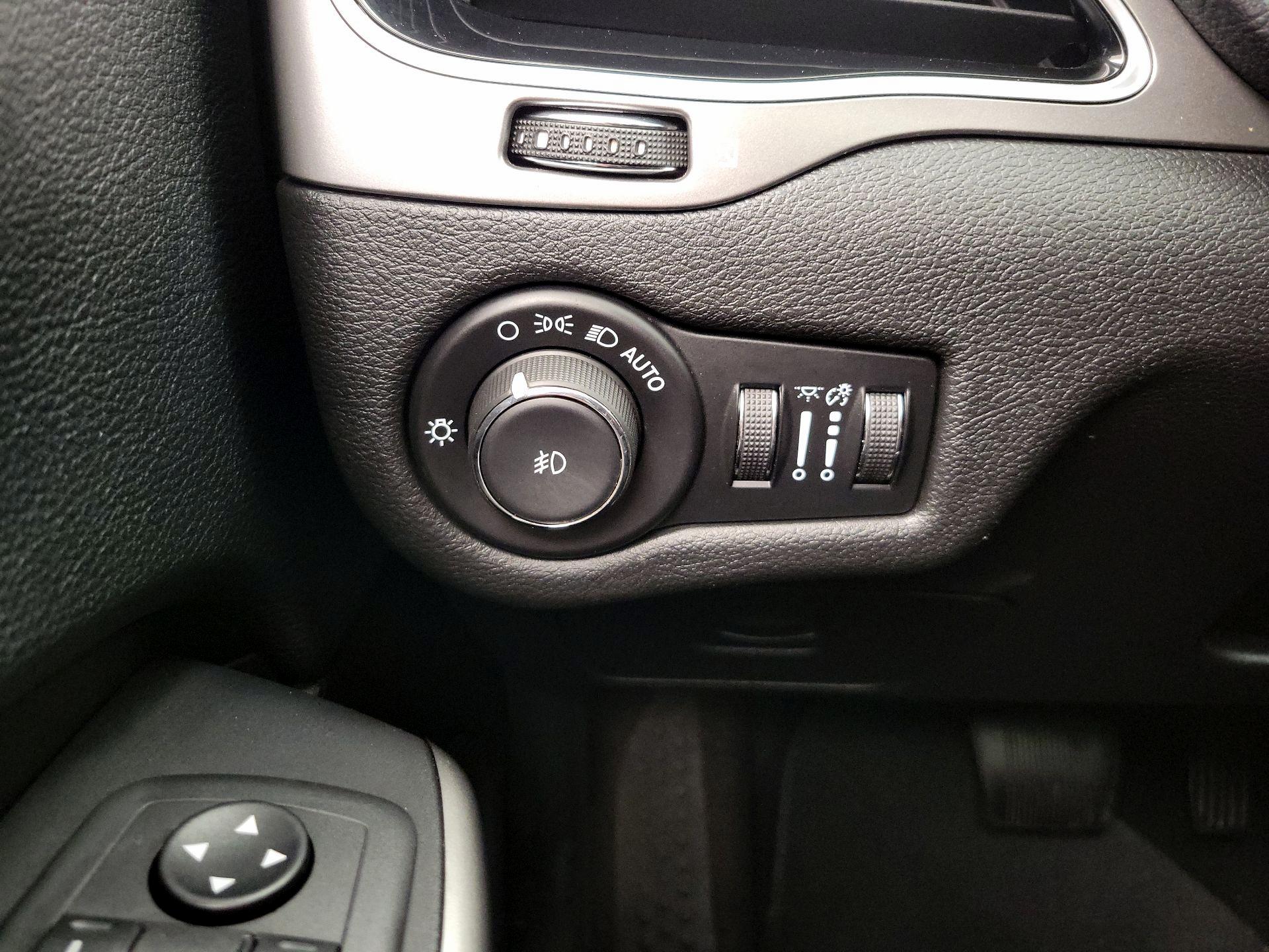 Thumbnail: 2021 Jeep Cherokee - 13