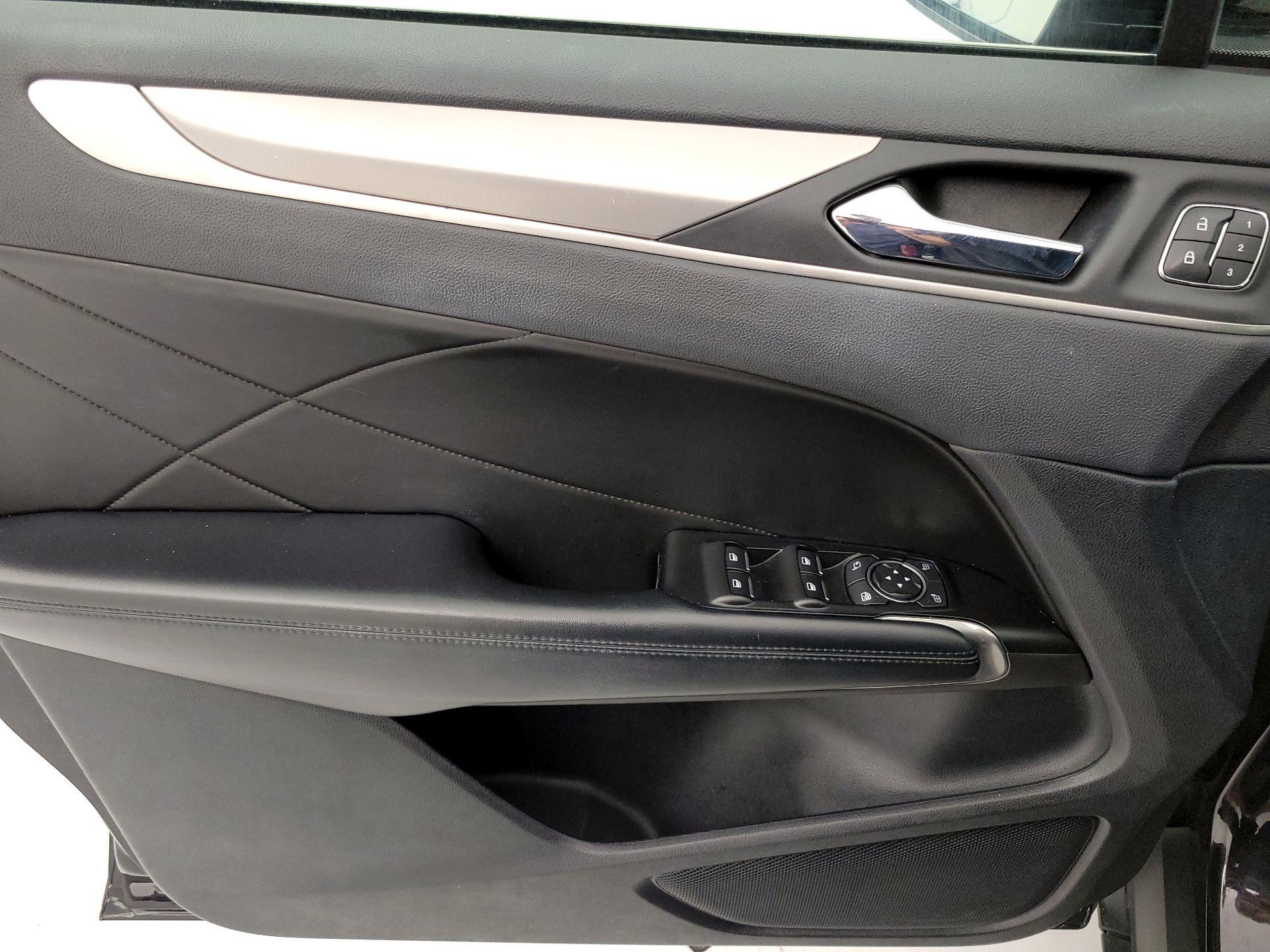 Thumbnail: 2019 Lincoln MKC - 12