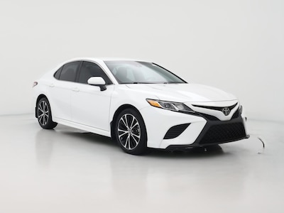 White 2018 Toyota Camry SE