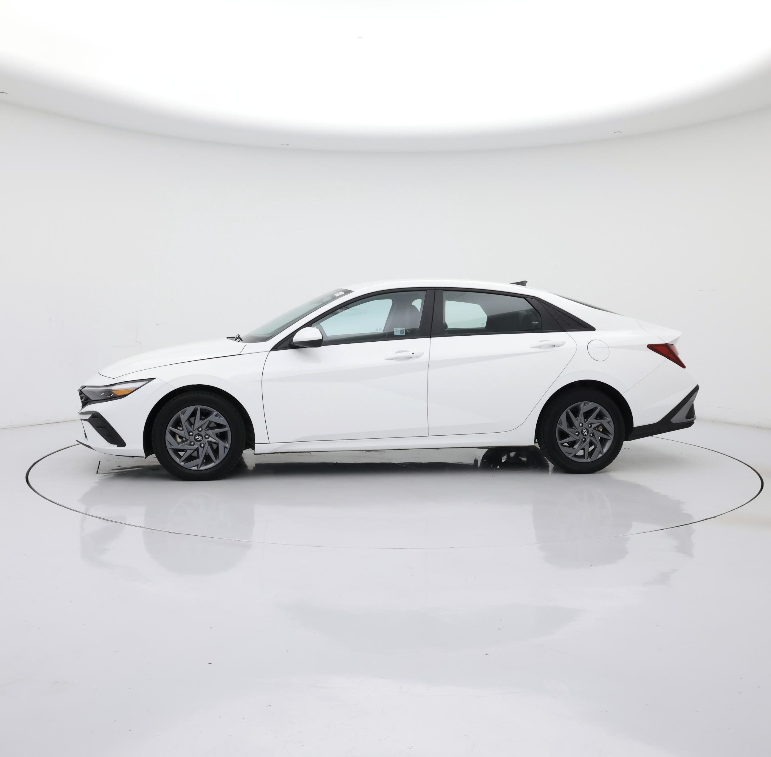 Thumbnail: 2024 Hyundai Elantra - 3
