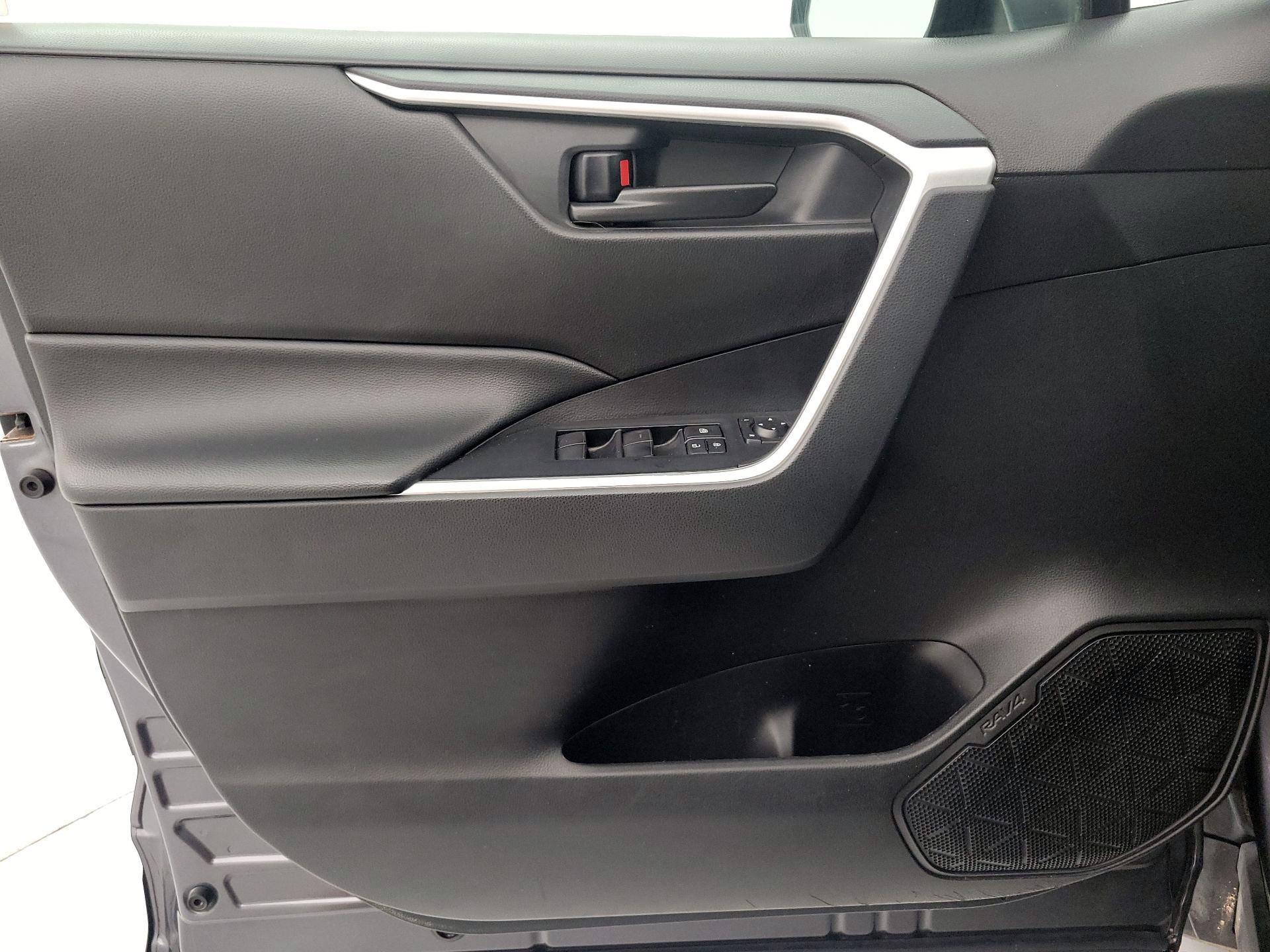 Thumbnail: 2022 Toyota RAV4 - 12