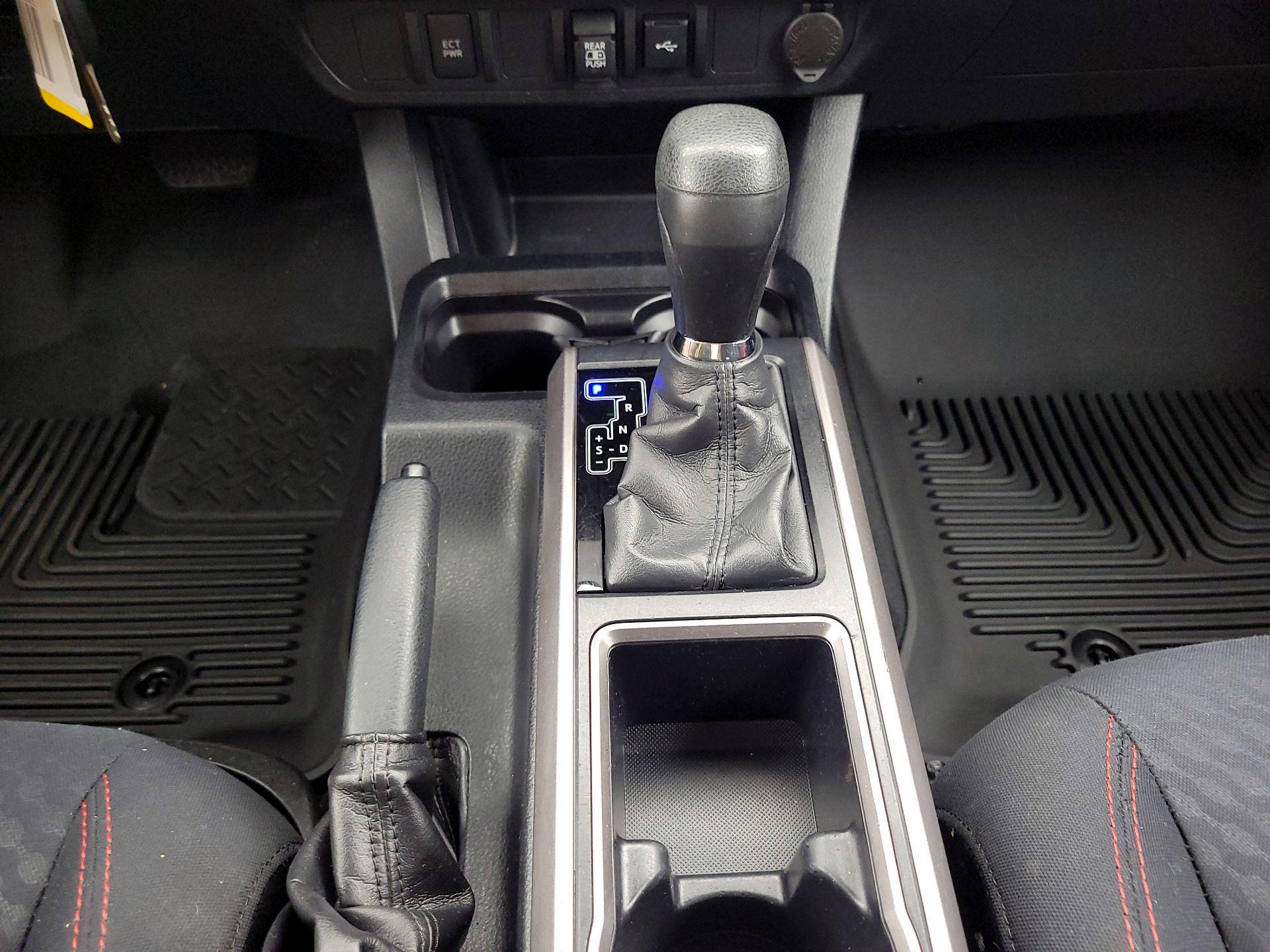 Thumbnail: 2020 Toyota Tacoma - 17