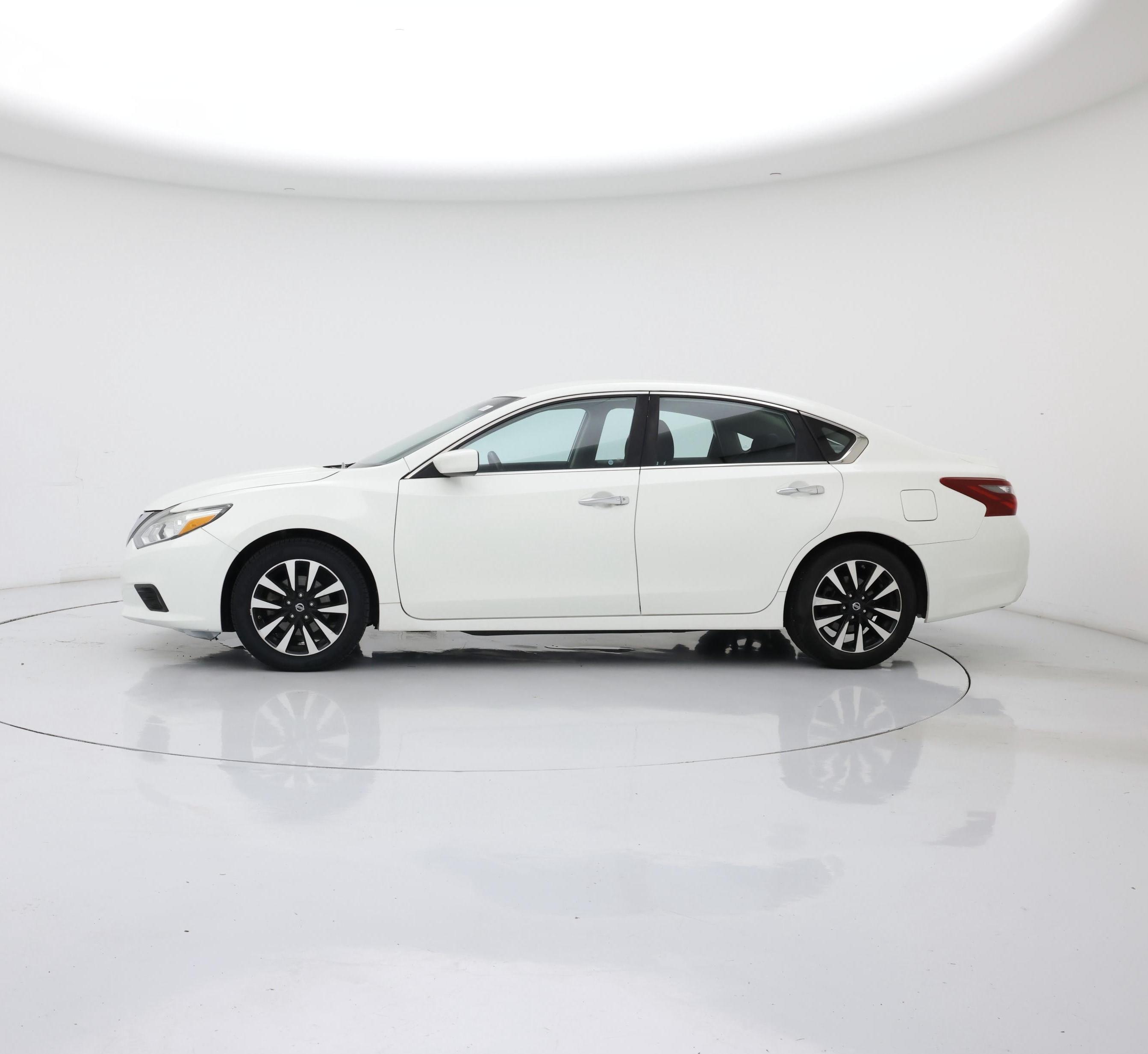 Thumbnail: 2018 Nissan Altima - 3