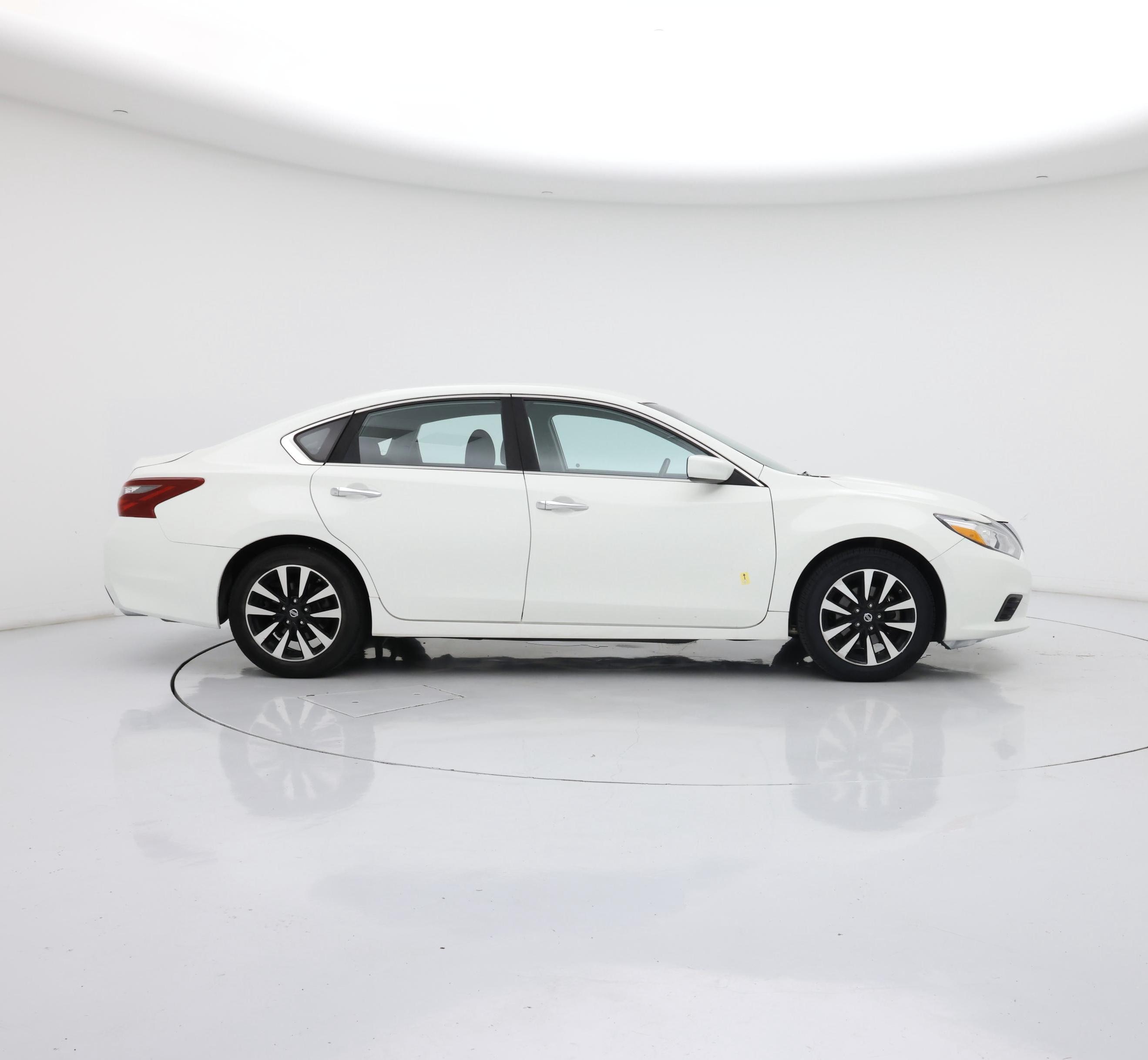 Thumbnail: 2018 Nissan Altima - 7