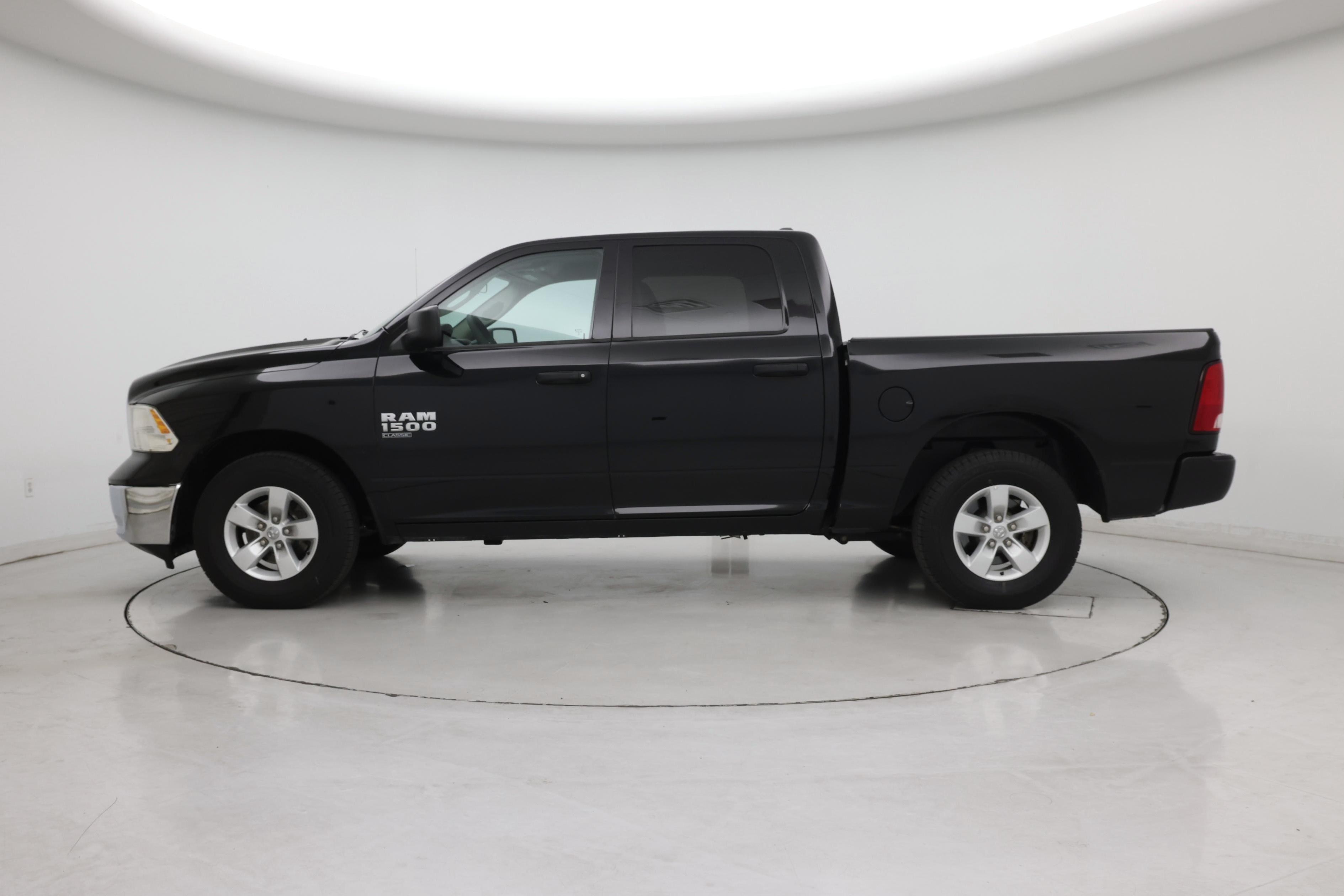 Thumbnail: 2021 RAM 1500 Classic - 3