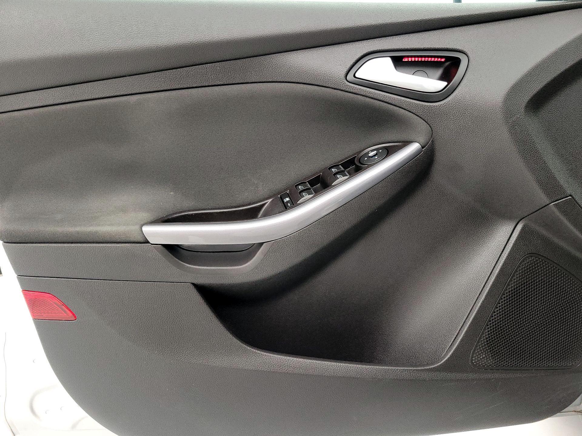 Thumbnail: 2014 Ford Focus - 12
