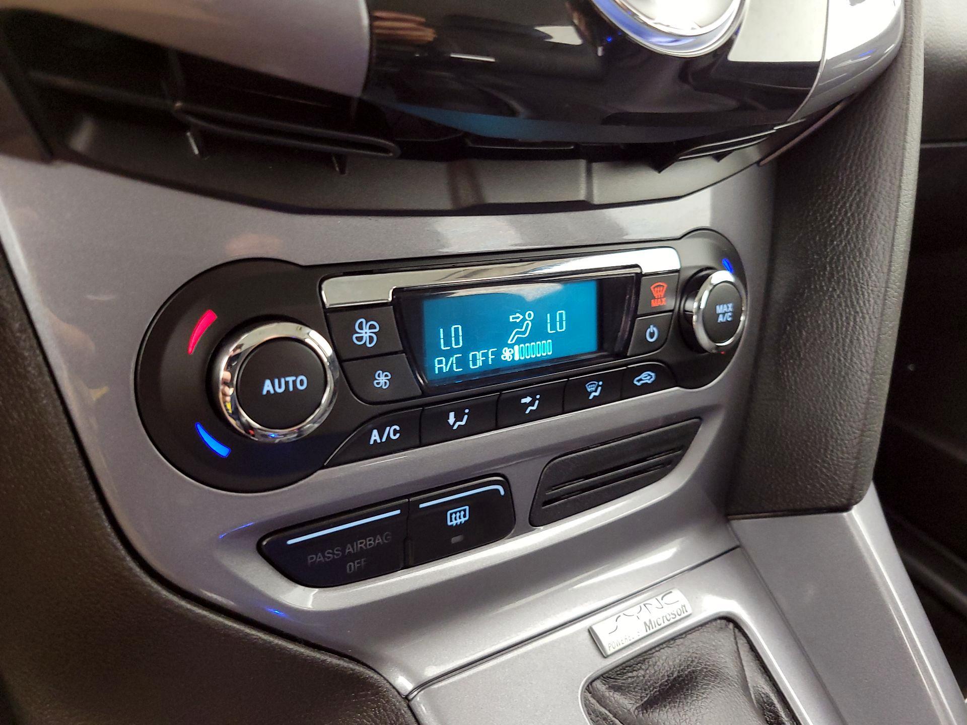 Thumbnail: 2014 Ford Focus - 17