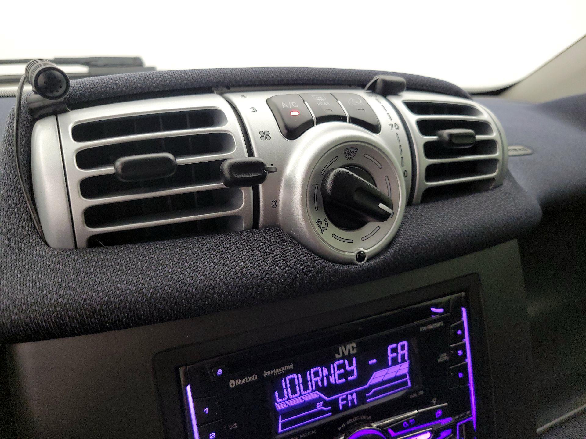 Thumbnail: 2015 smart fortwo - 14