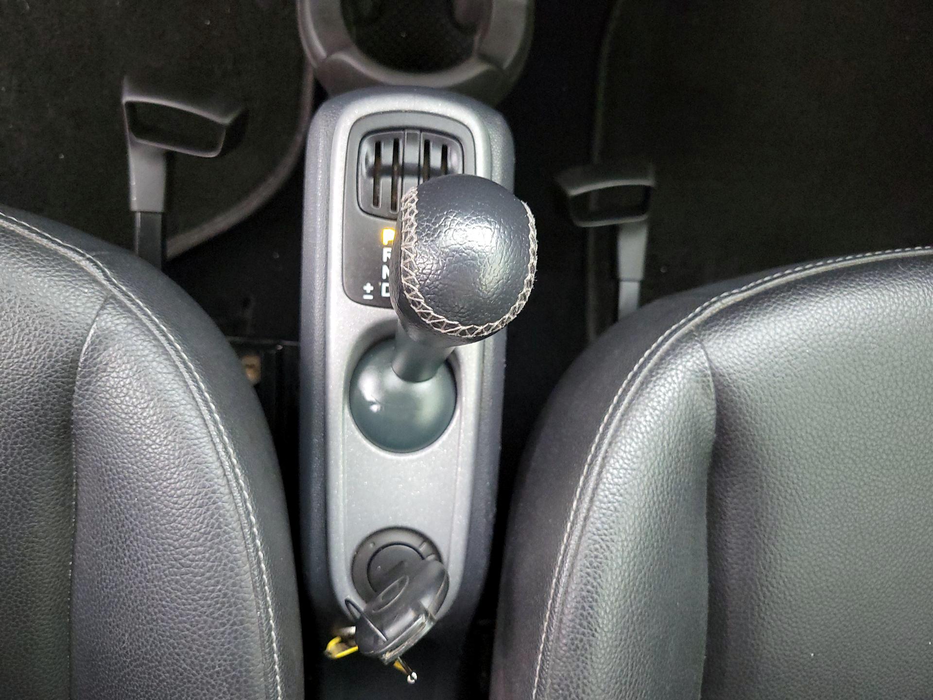 Thumbnail: 2015 smart fortwo - 15