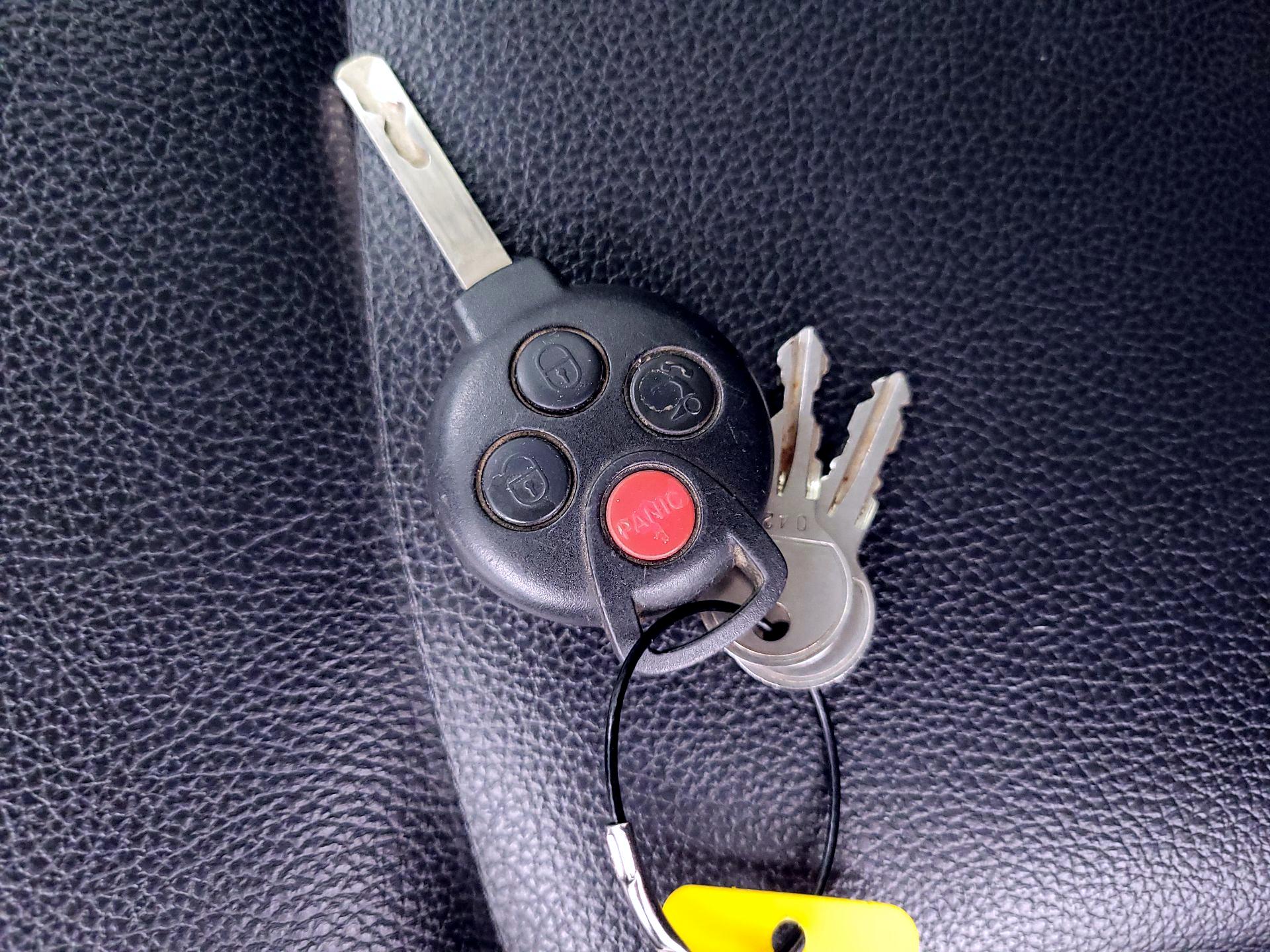 Thumbnail: 2015 smart fortwo - 20