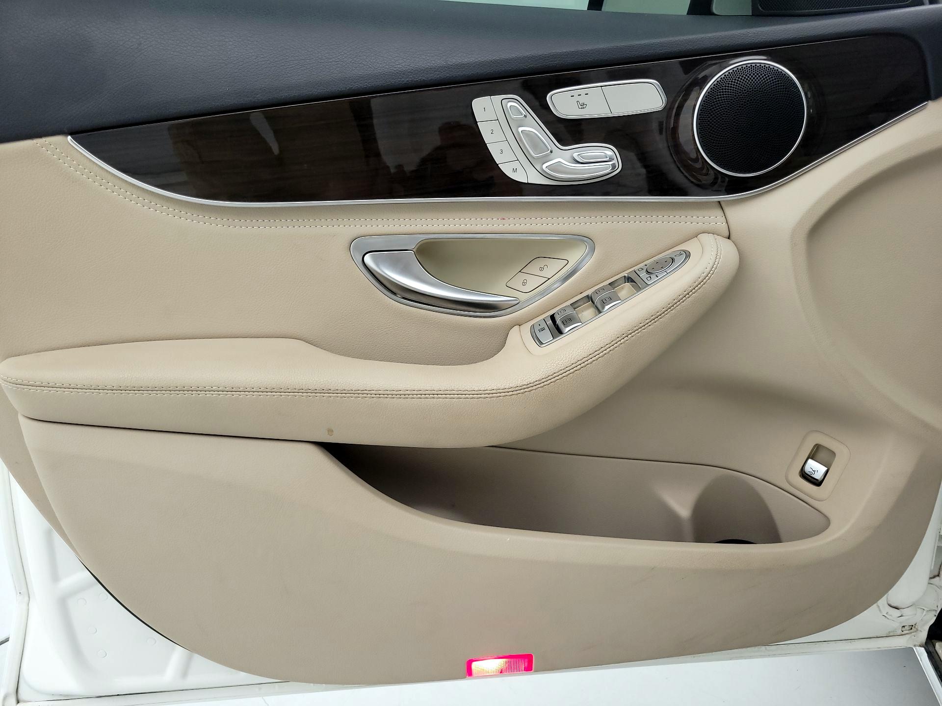 Thumbnail: 2015 Mercedes-Benz C-Class - 12