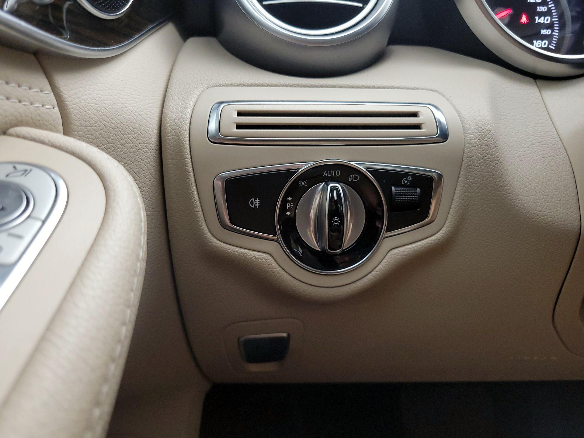 Thumbnail: 2015 Mercedes-Benz C-Class - 13