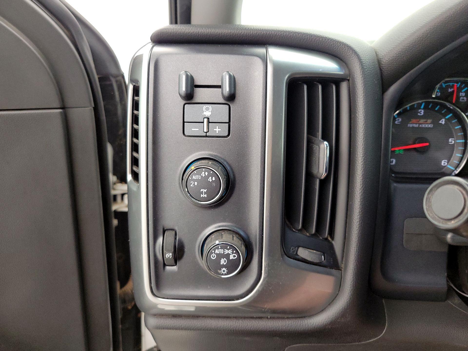 Thumbnail: 2015 Chevrolet Silverado 1500 - 13