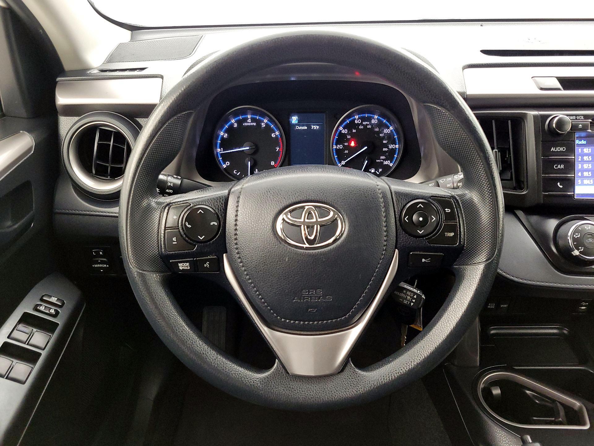 Thumbnail: 2017 Toyota RAV4 - 10