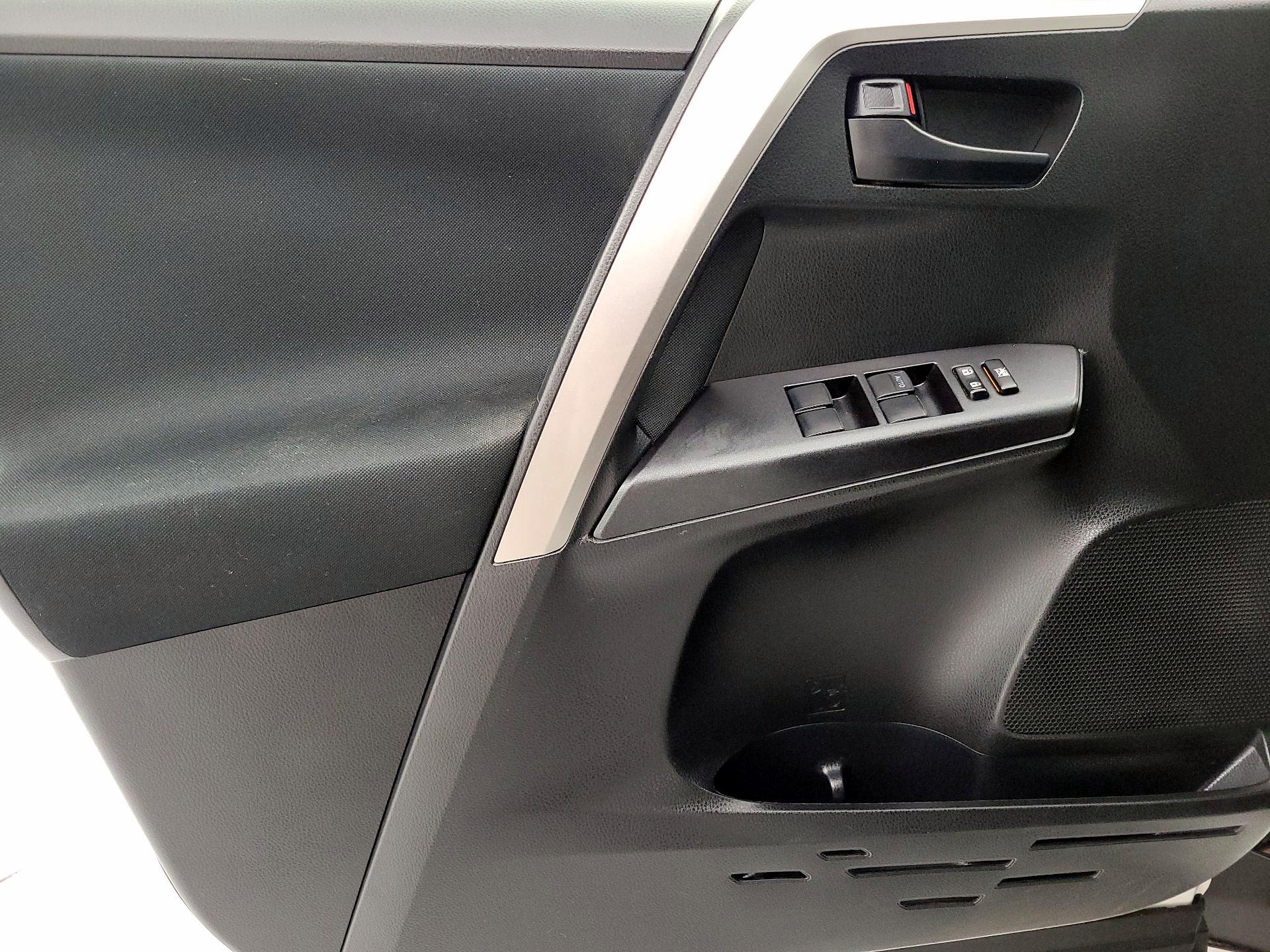 Thumbnail: 2017 Toyota RAV4 - 12