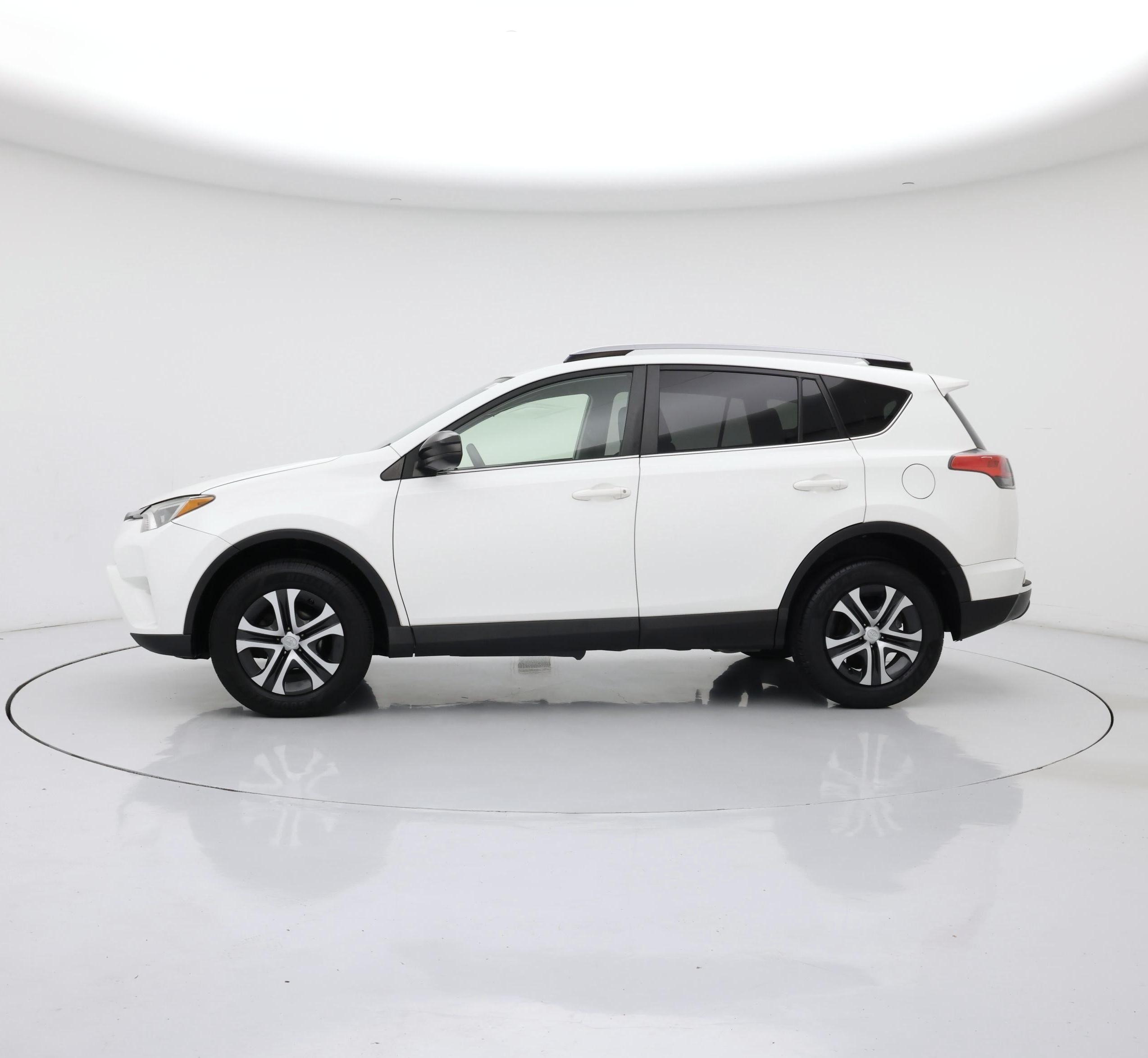 Thumbnail: 2017 Toyota RAV4 - 3