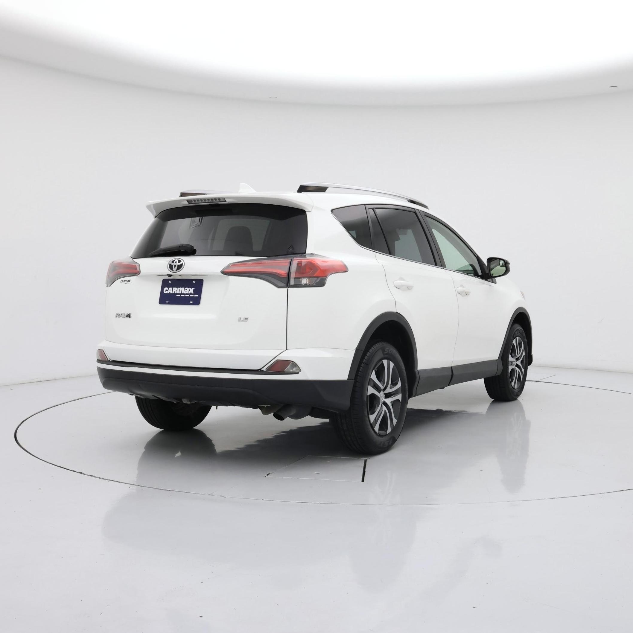 Thumbnail: 2017 Toyota RAV4 - 8