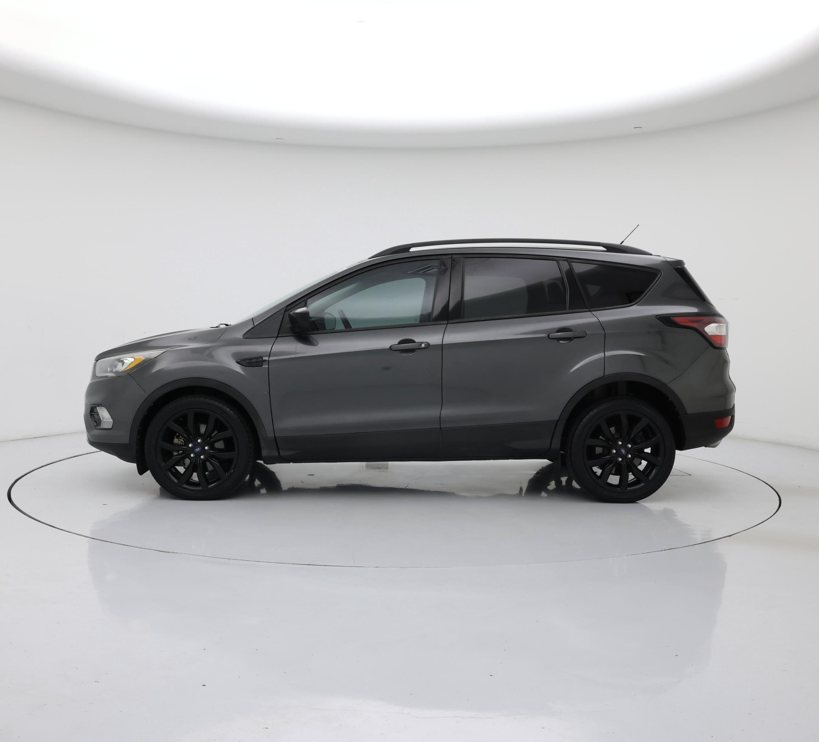Thumbnail: 2017 Ford Escape - 3