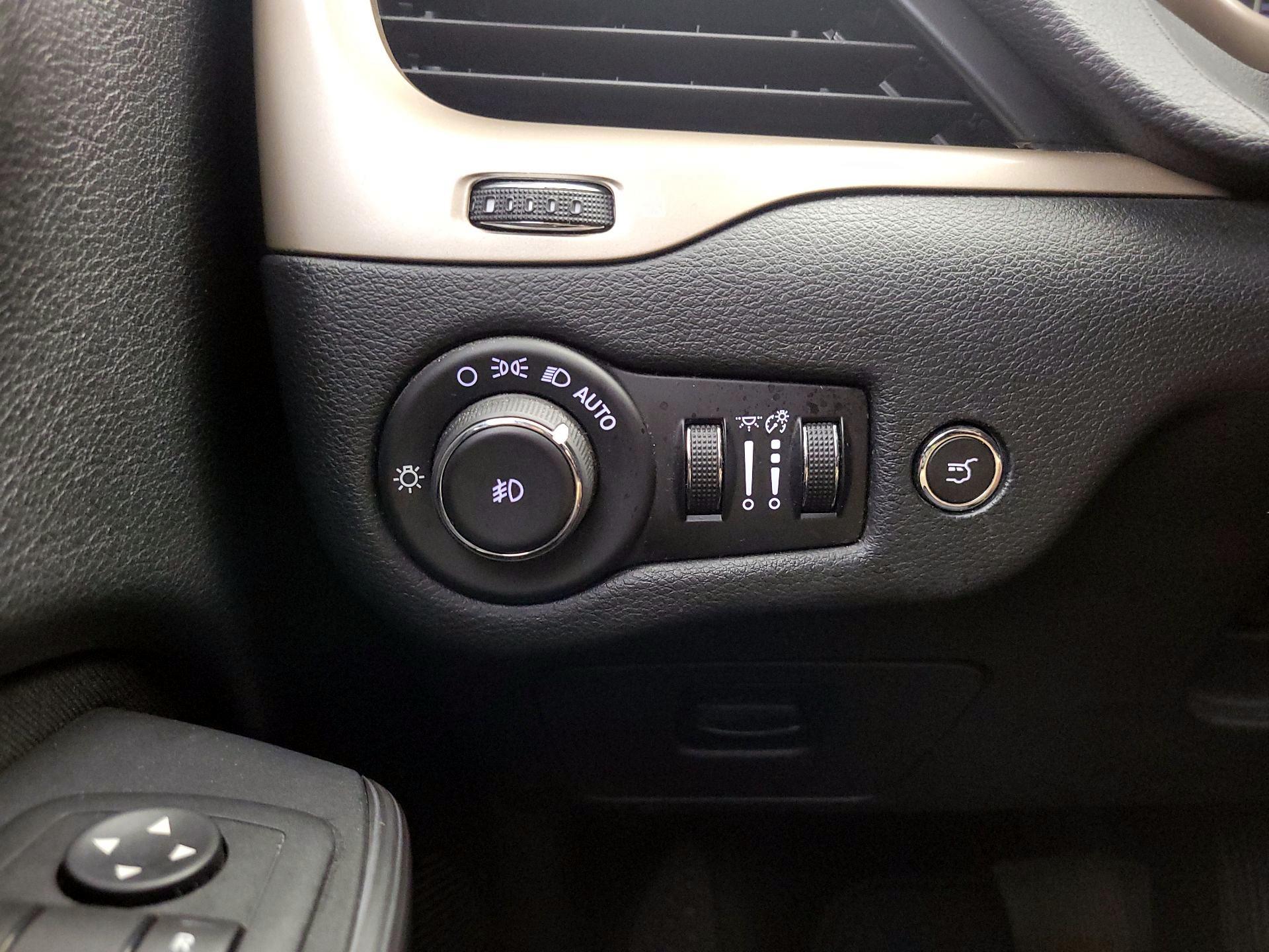 Thumbnail: 2015 Jeep Cherokee - 13