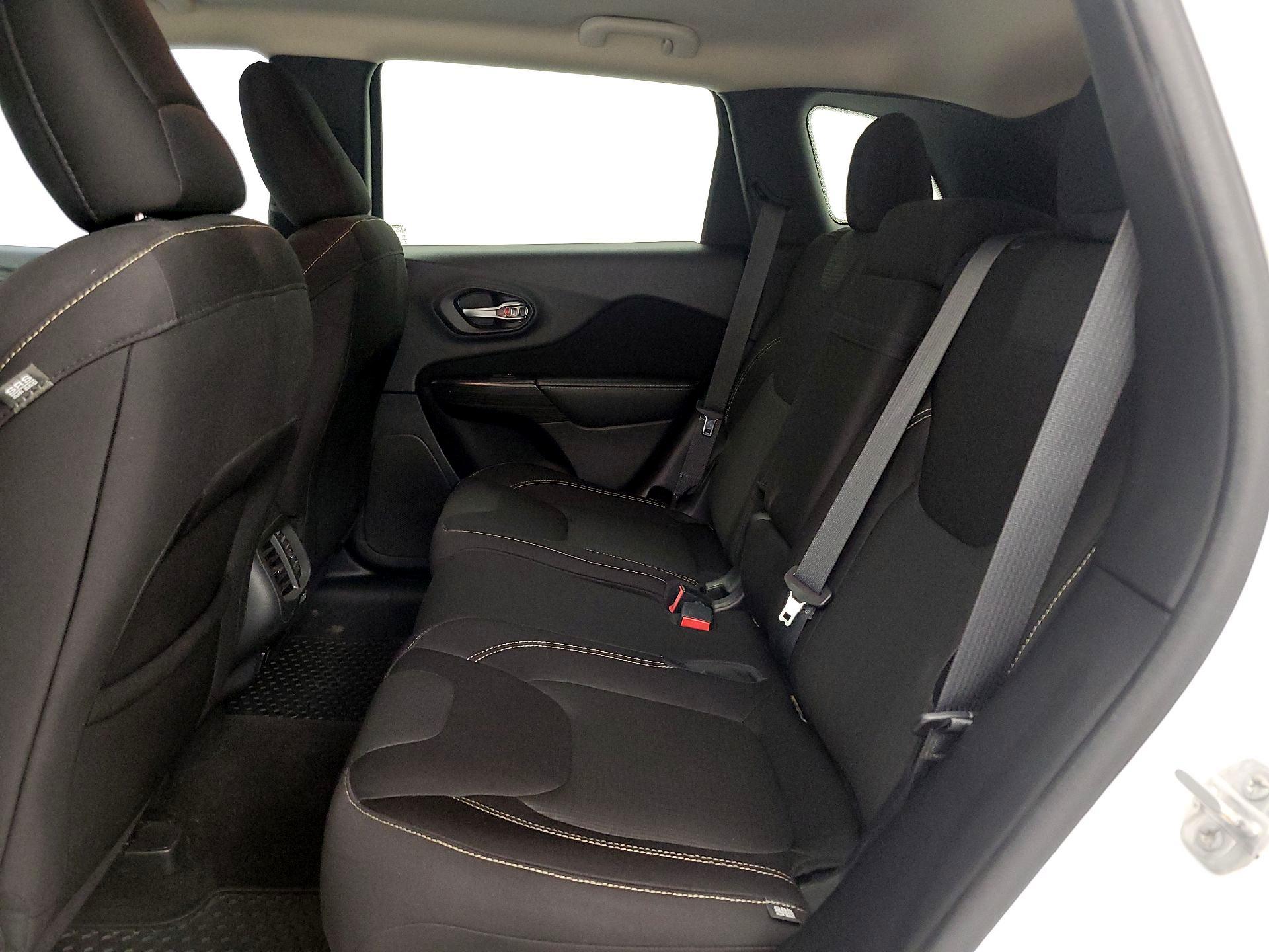 Thumbnail: 2015 Jeep Cherokee - 20