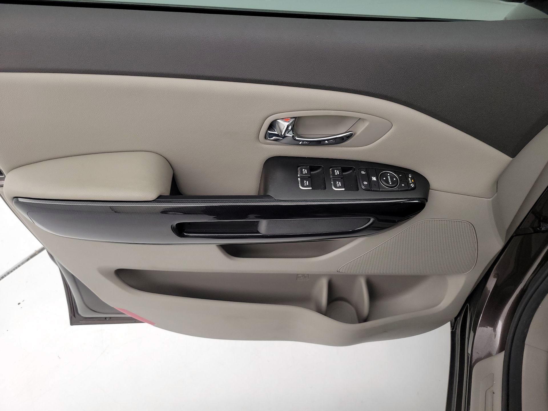 Thumbnail: 2018 Kia Sedona - 12