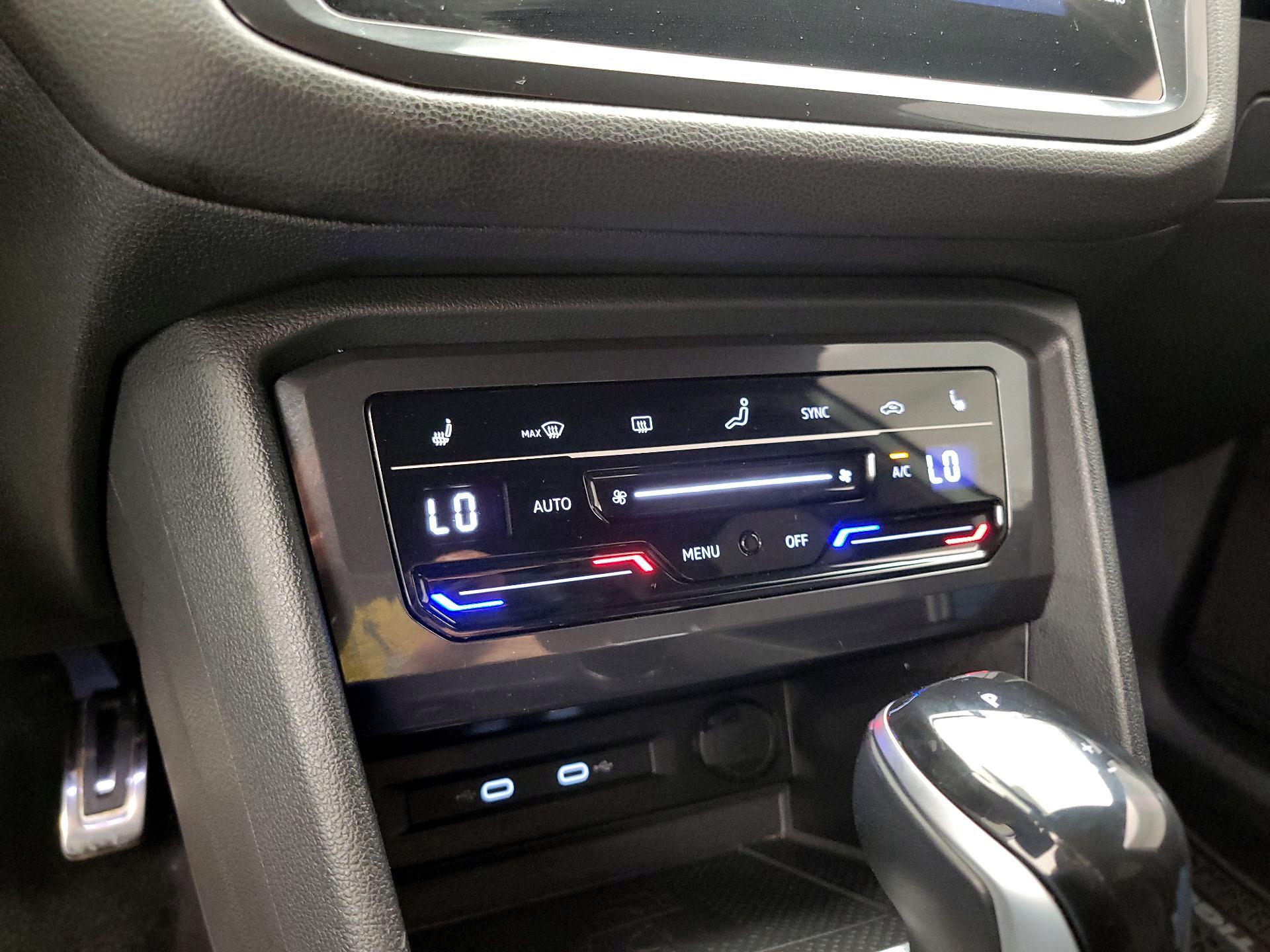 Thumbnail: 2022 Volkswagen Tiguan - 16