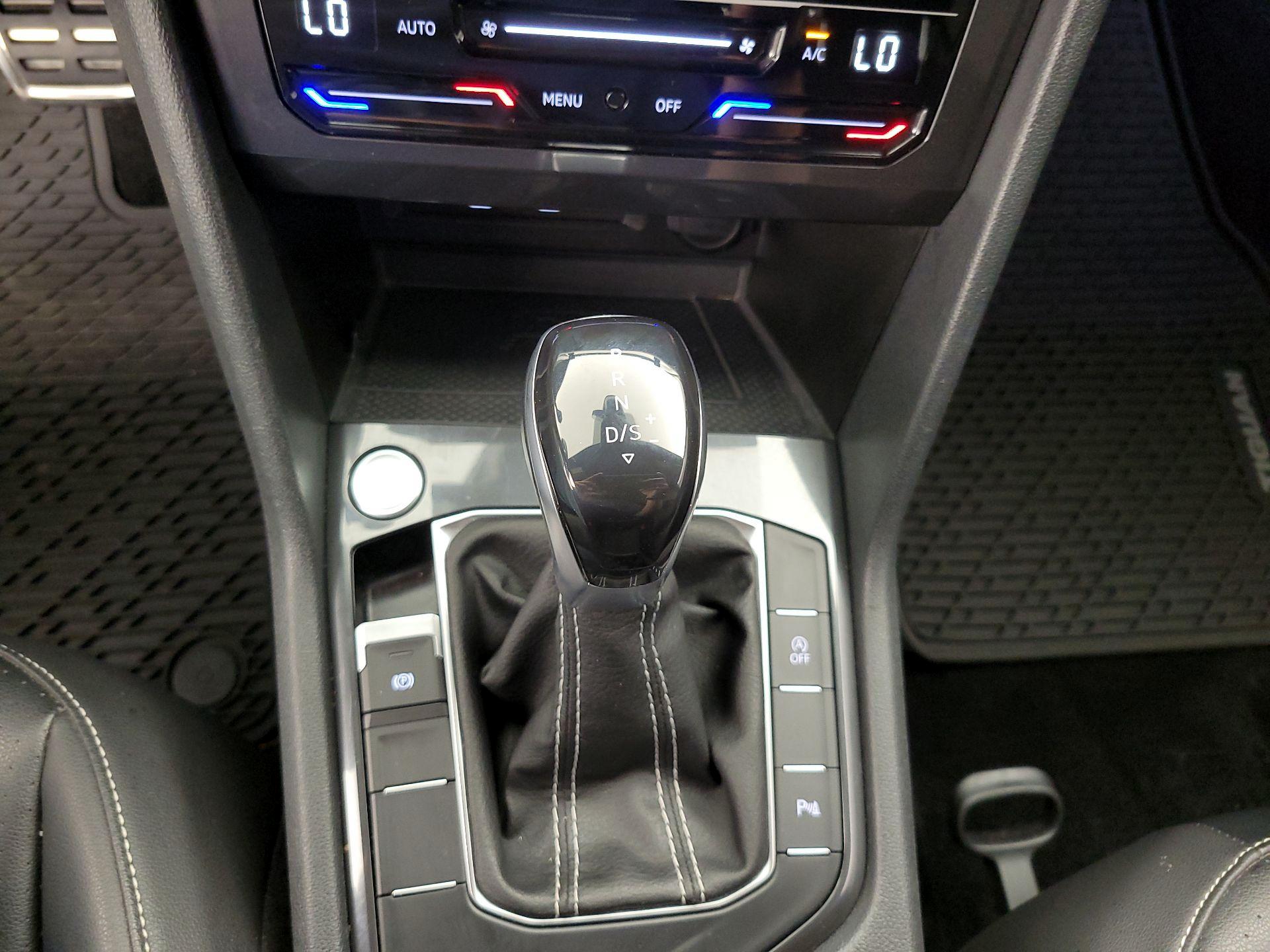 Thumbnail: 2022 Volkswagen Tiguan - 17