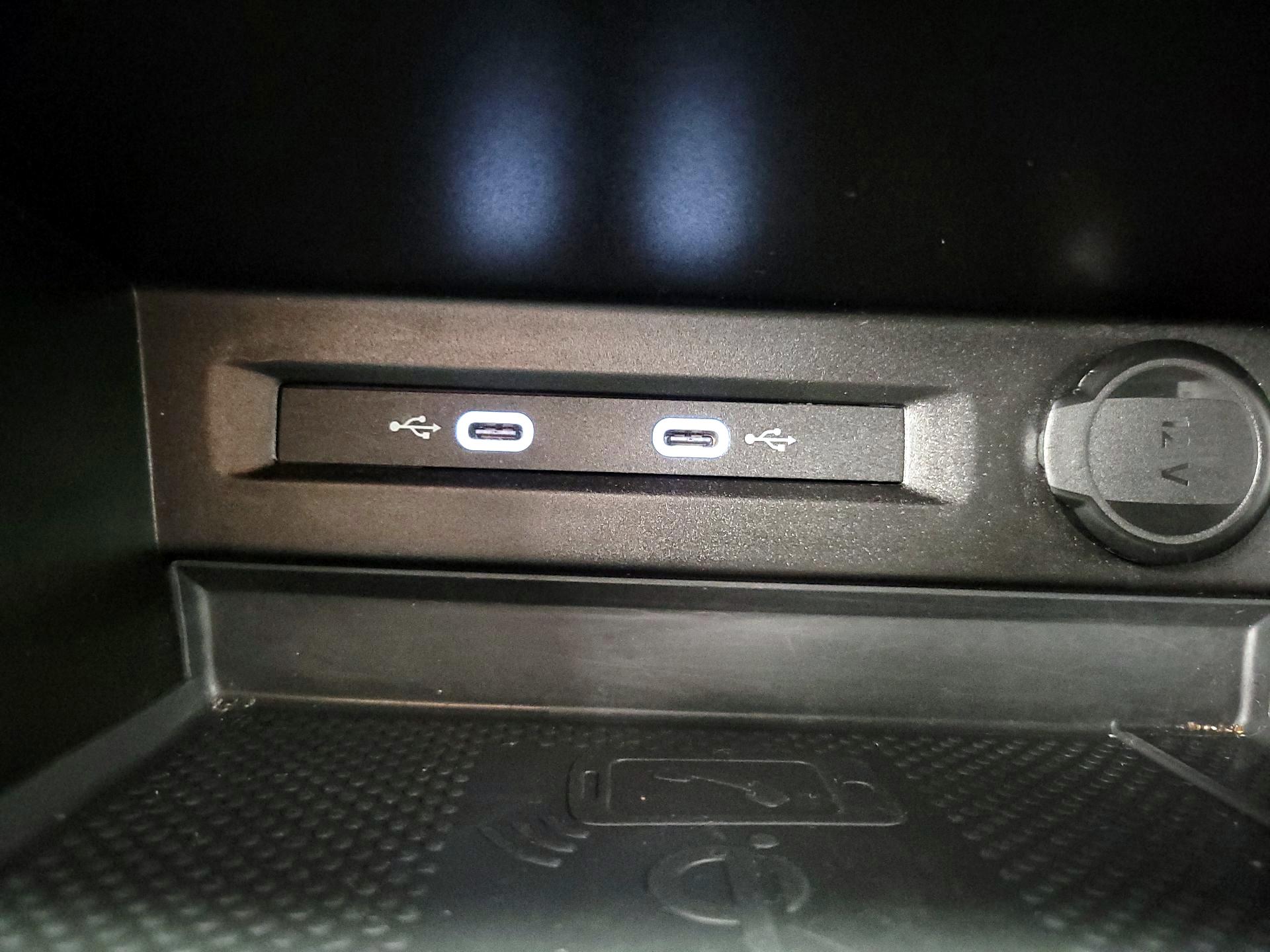 Thumbnail: 2022 Volkswagen Tiguan - 18