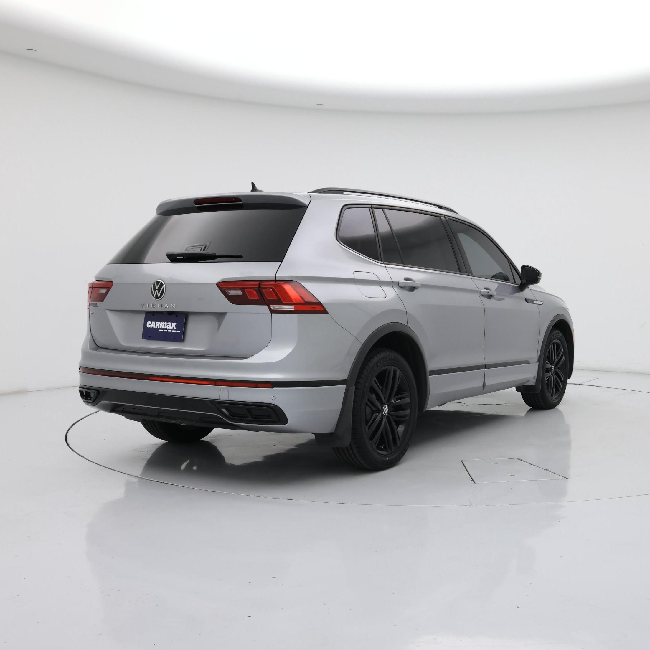 Thumbnail: 2022 Volkswagen Tiguan - 8