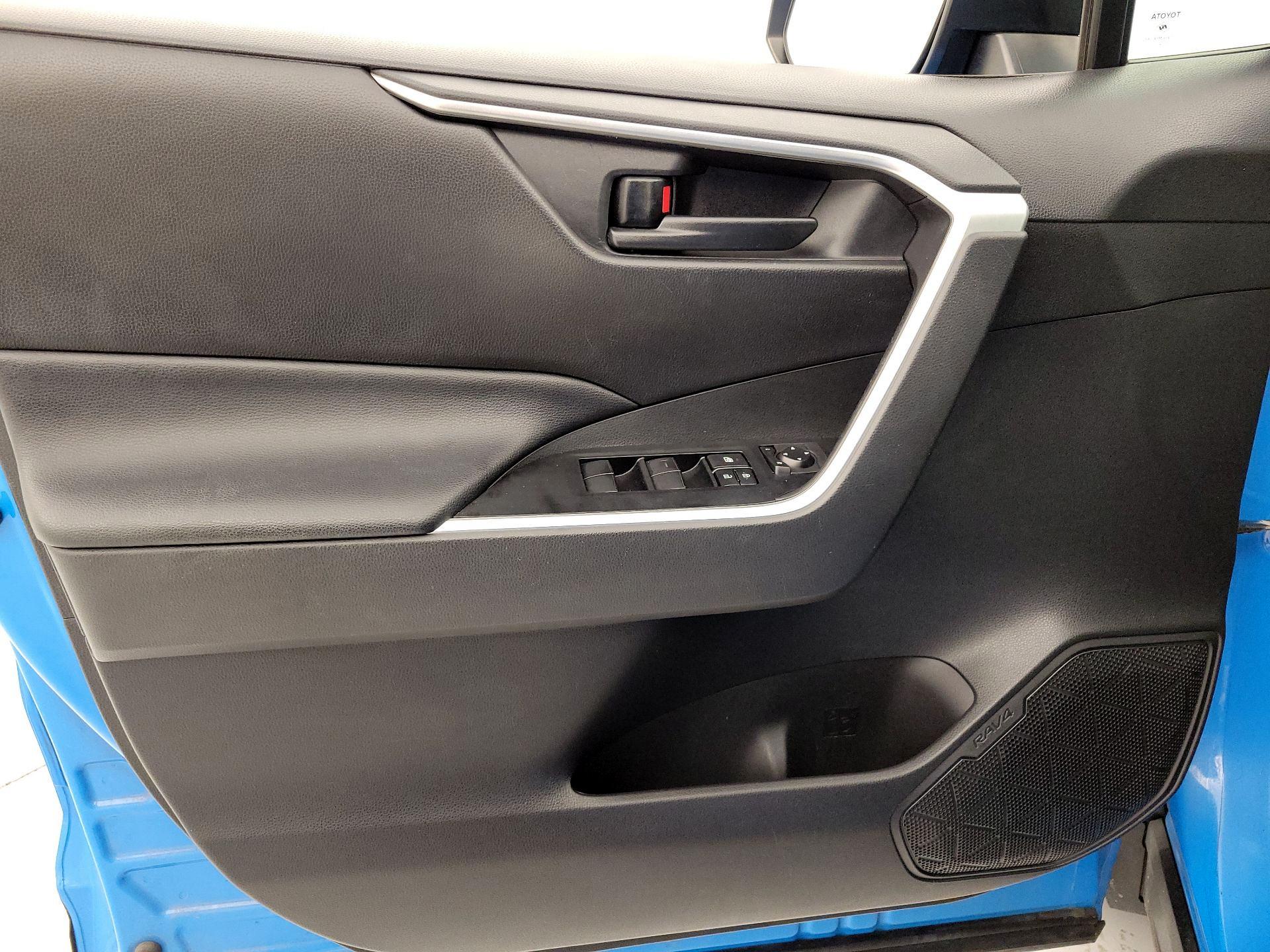 Thumbnail: 2020 Toyota RAV4 - 12