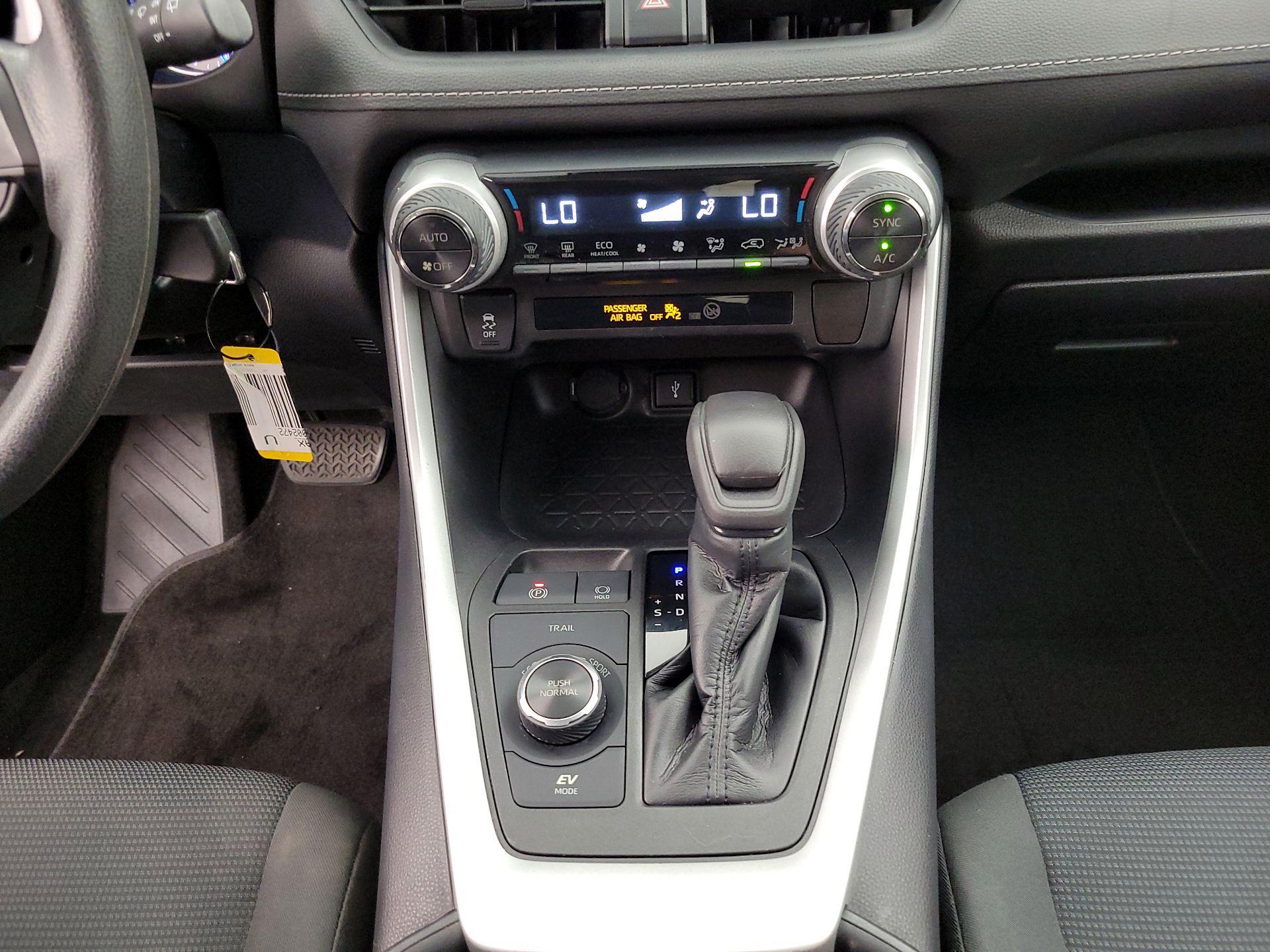 Thumbnail: 2020 Toyota RAV4 - 17