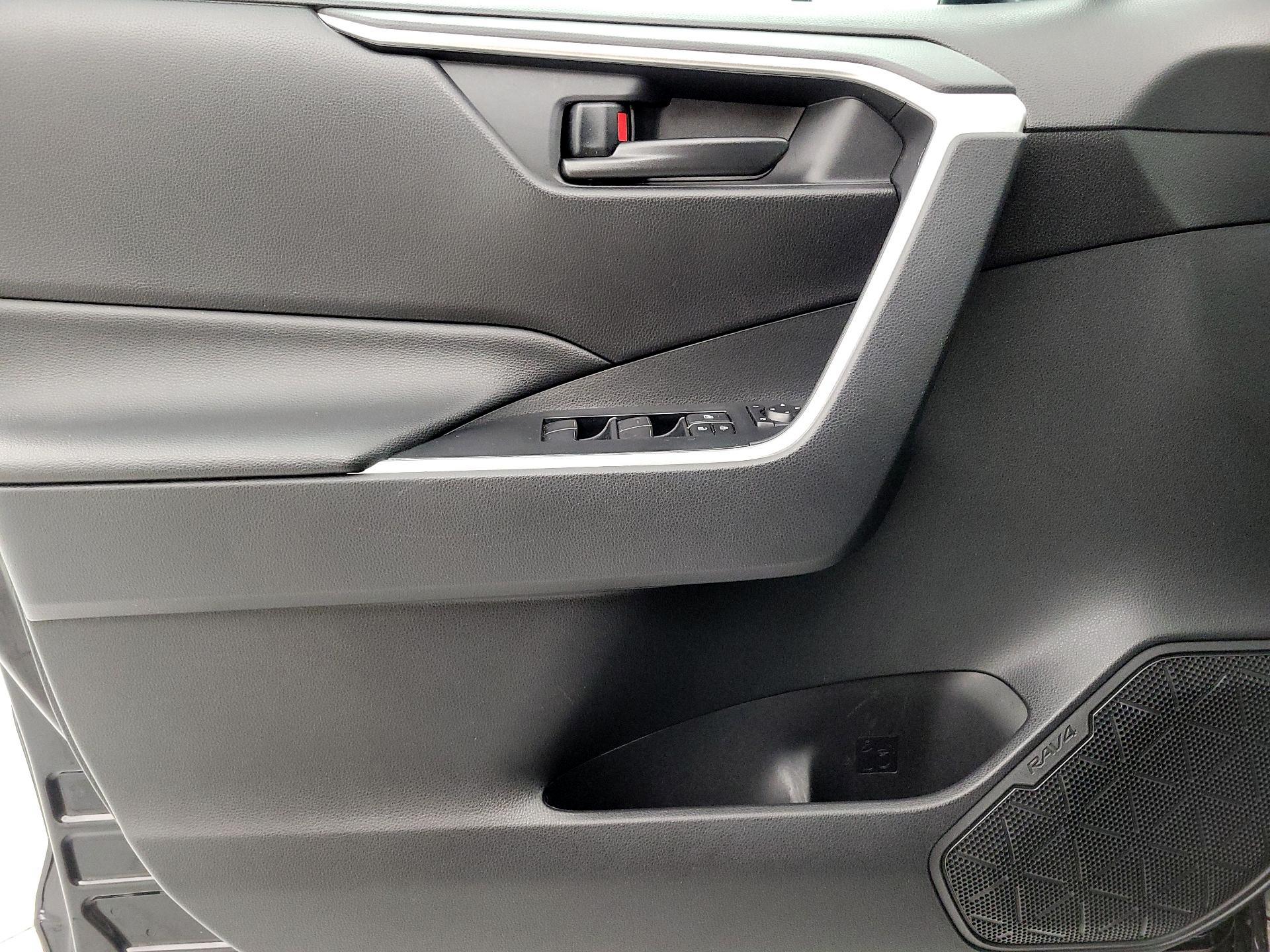 Thumbnail: 2020 Toyota RAV4 - 12