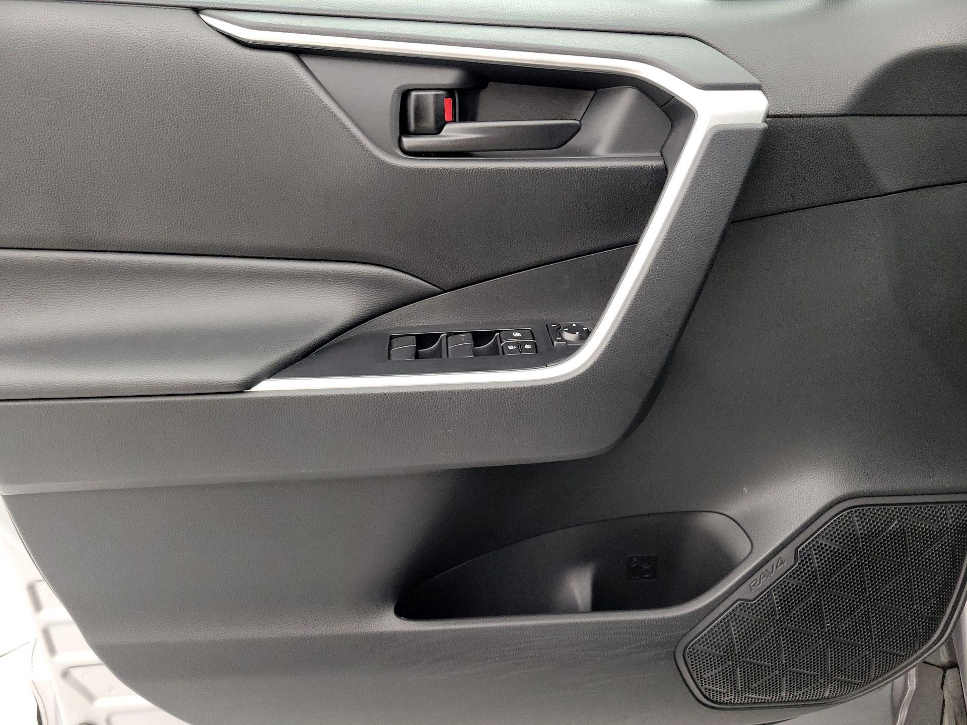 Thumbnail: 2020 Toyota RAV4 - 12