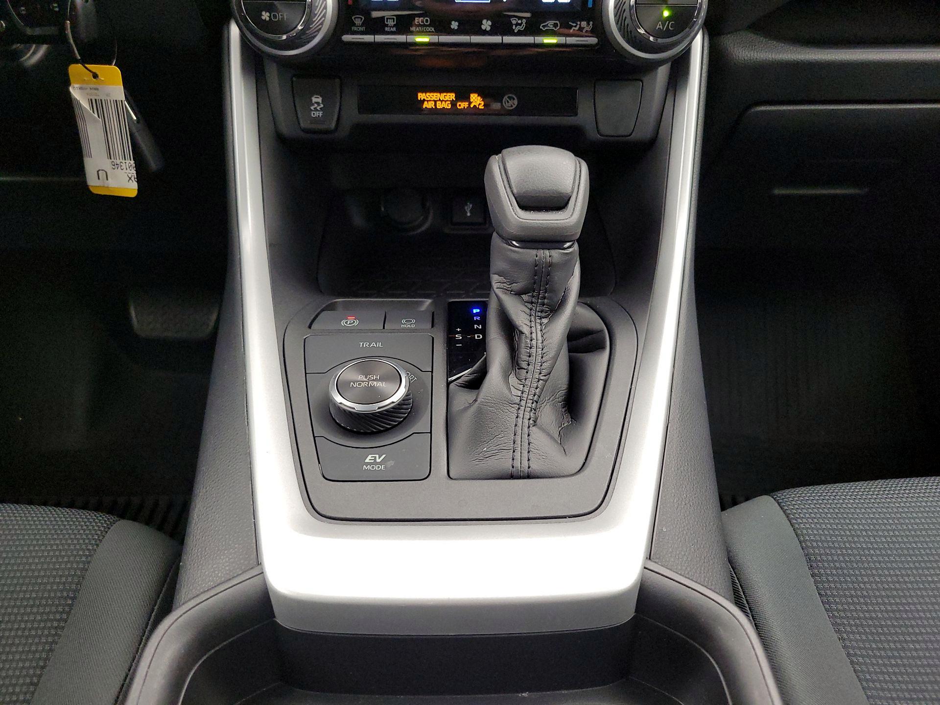 Thumbnail: 2020 Toyota RAV4 - 17