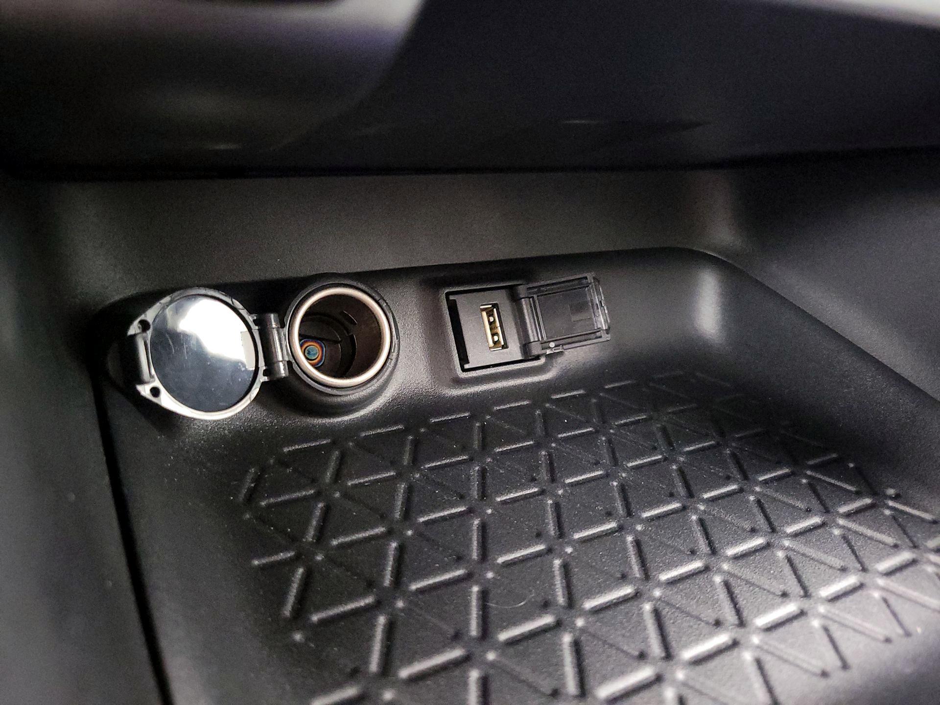 Thumbnail: 2020 Toyota RAV4 - 18