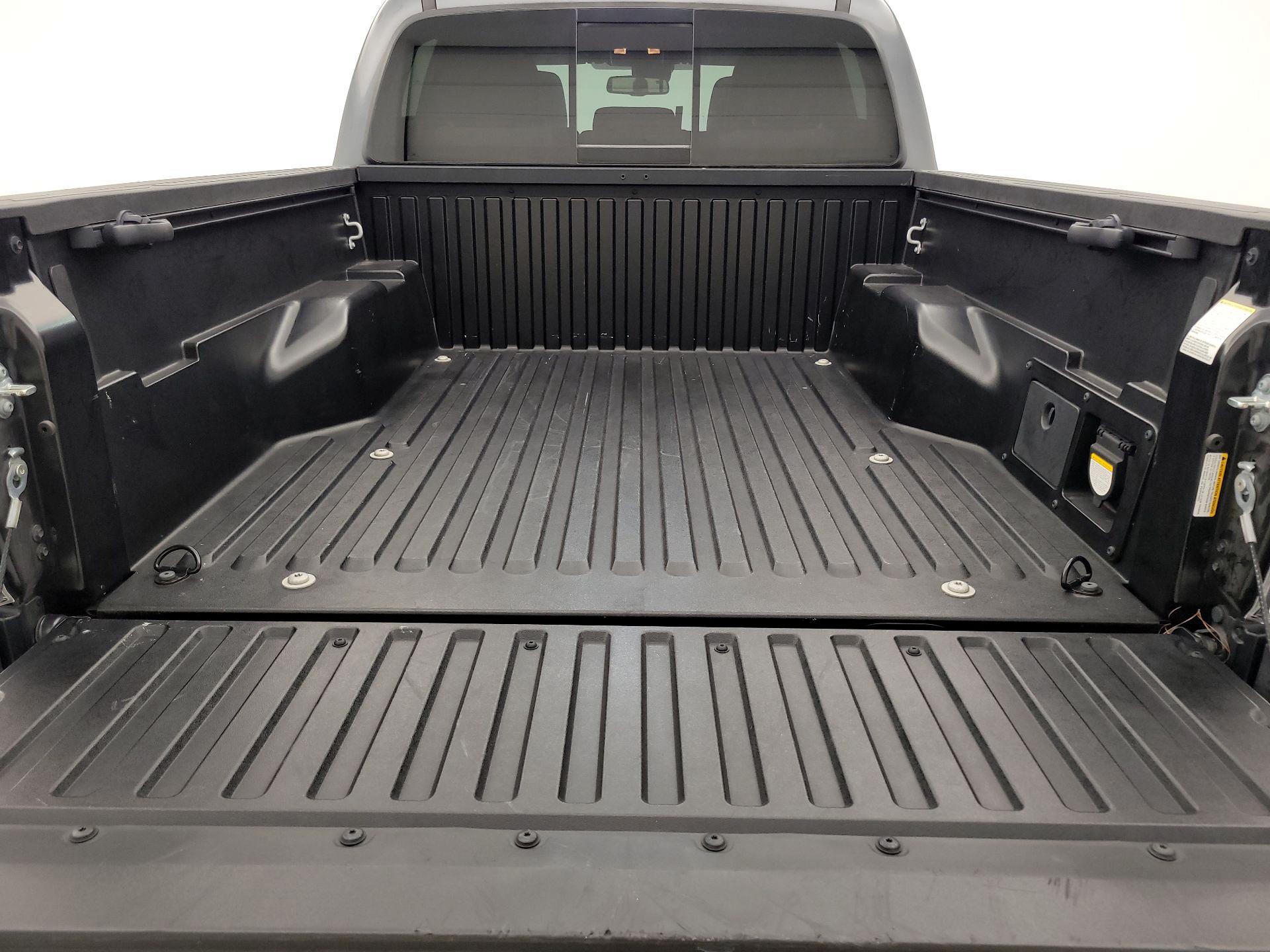 Thumbnail: 2022 Toyota Tacoma - 20