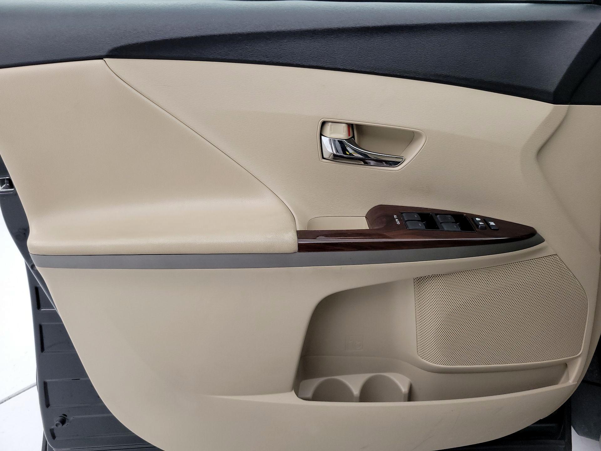 Thumbnail: 2015 Toyota Venza - 12